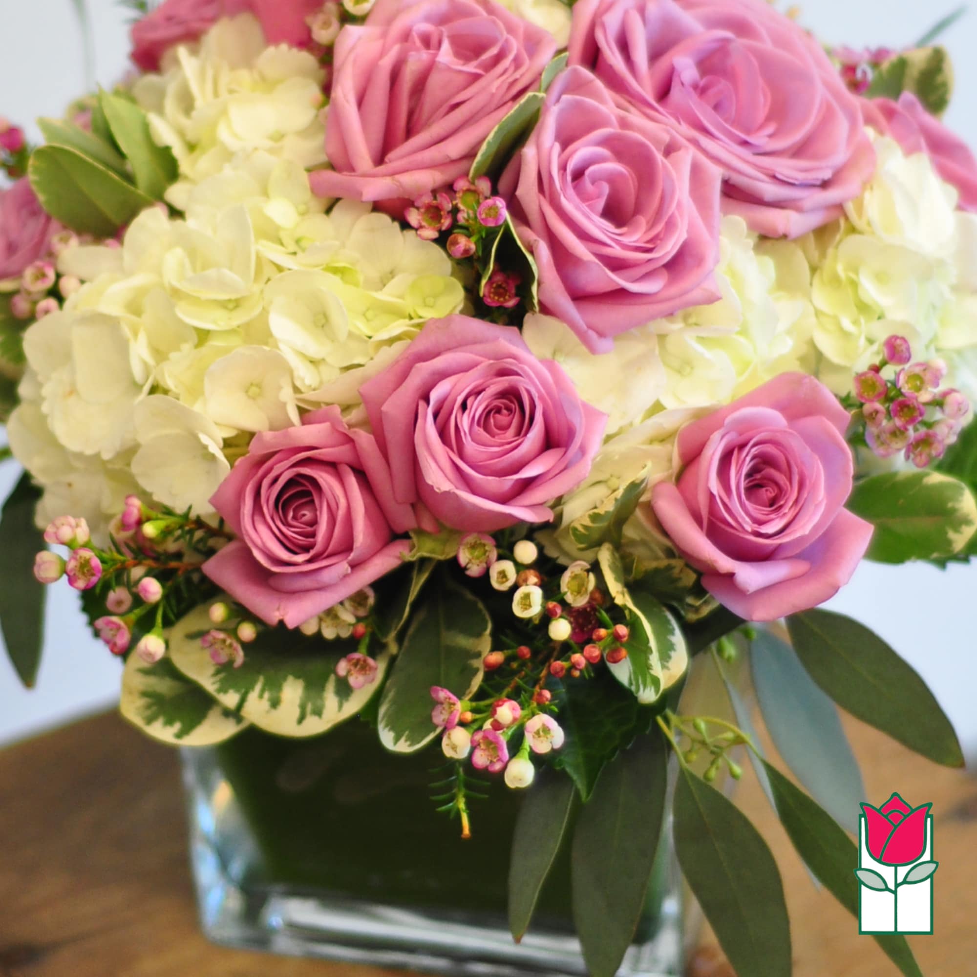 Pink roses and pale hydrangeas in a glass vase