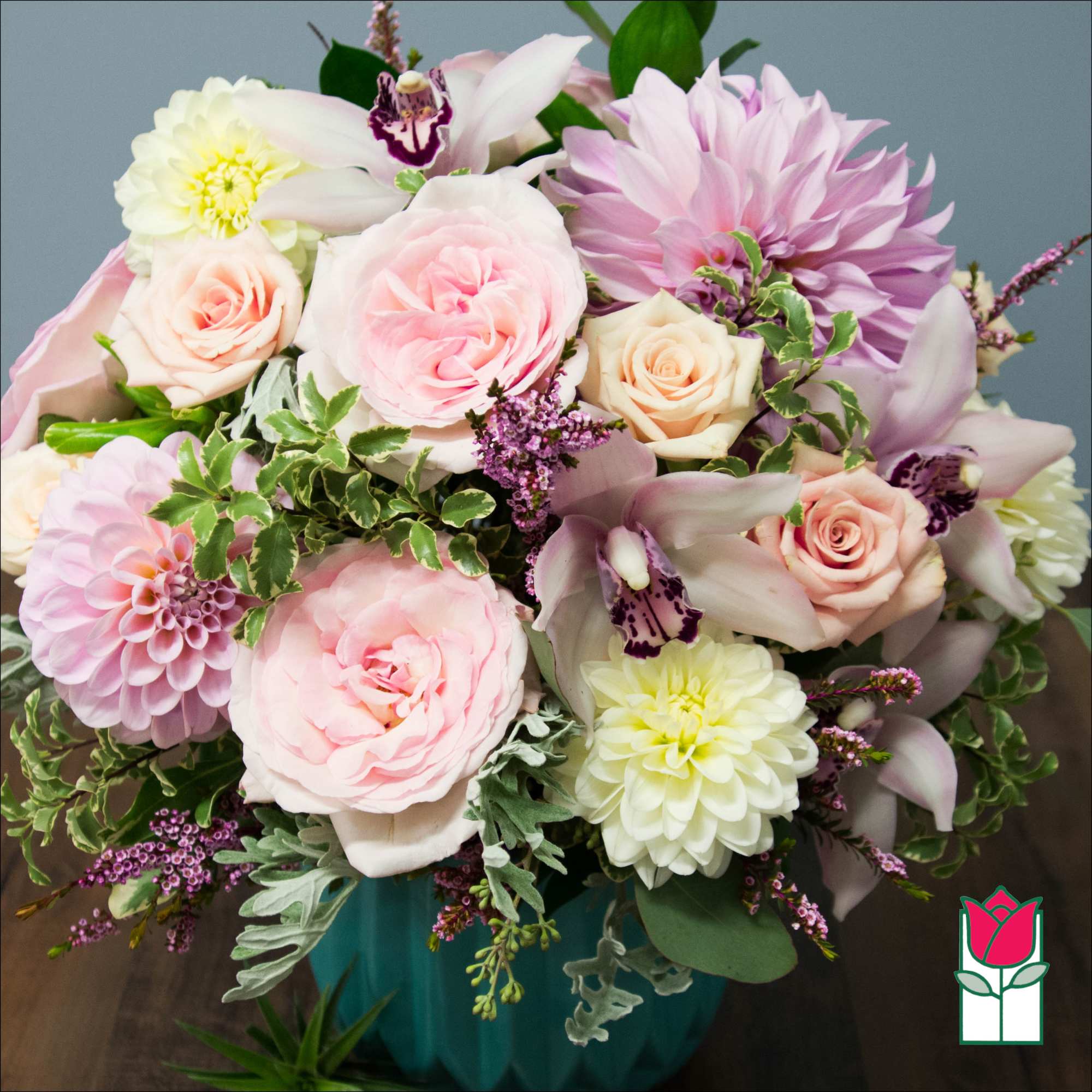 Pink and white mixed bouquet in a teal vase, photo 2 of 4