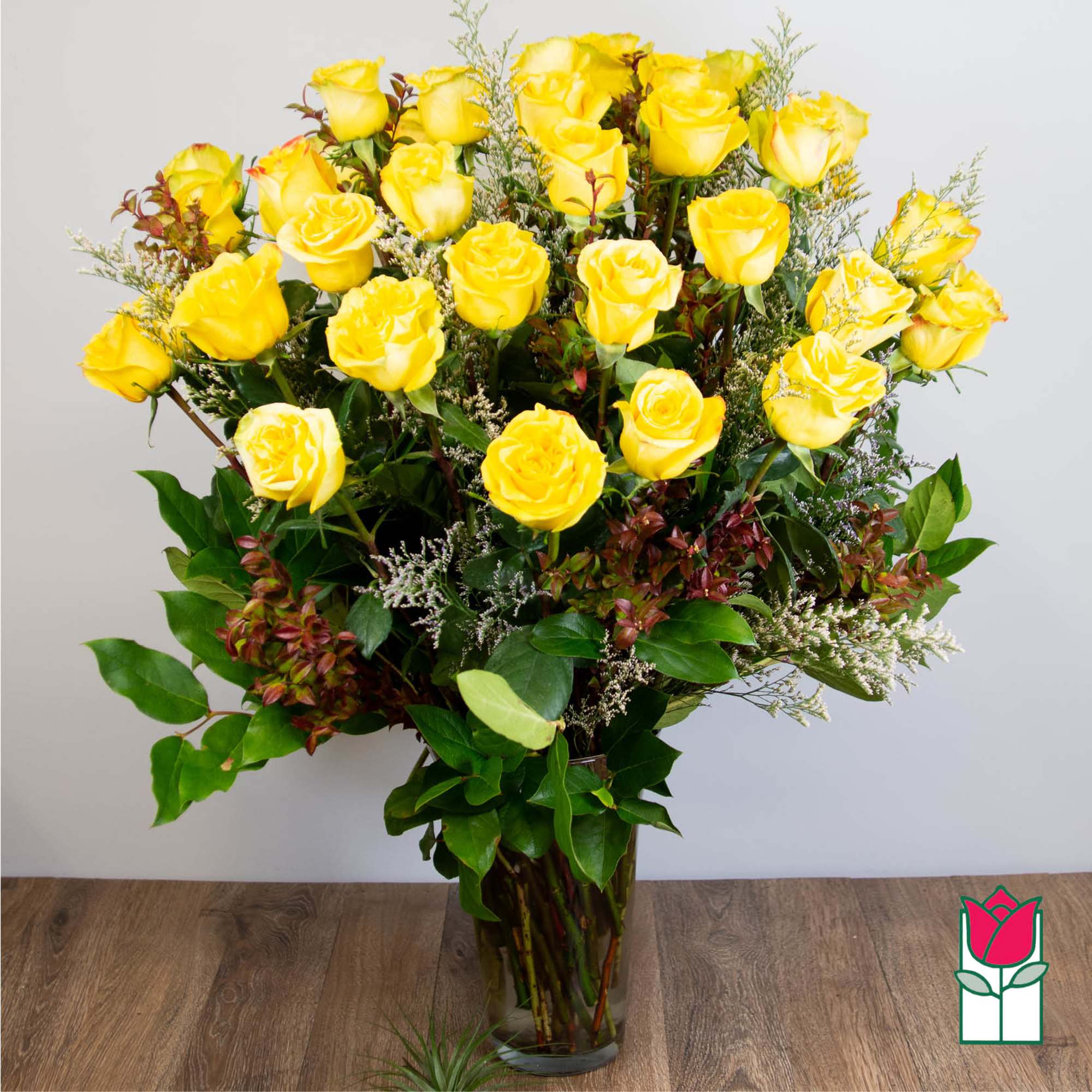 Bouquet of yellow roses in a clear glass vase