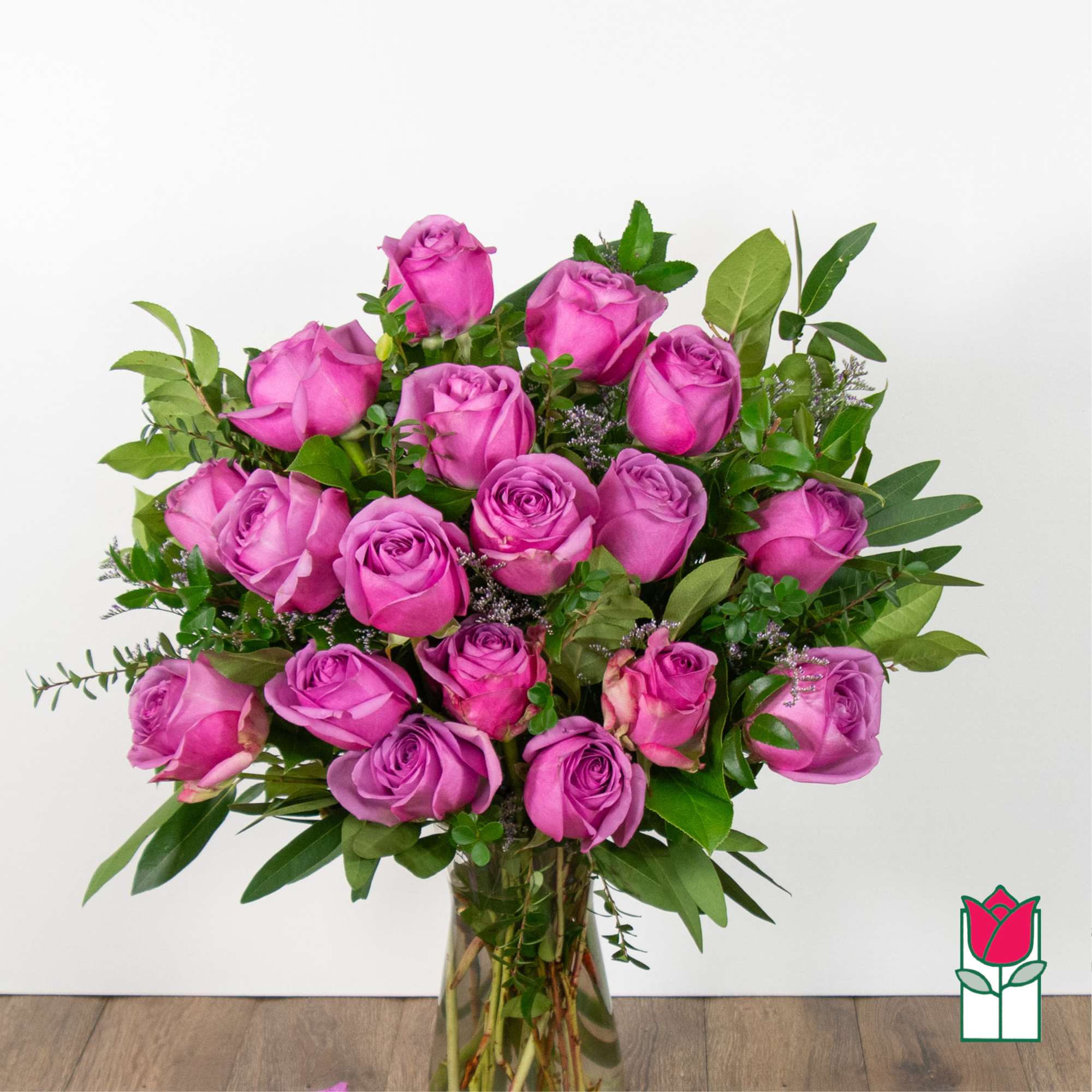 Bouquet of pink roses in a clear glass vase