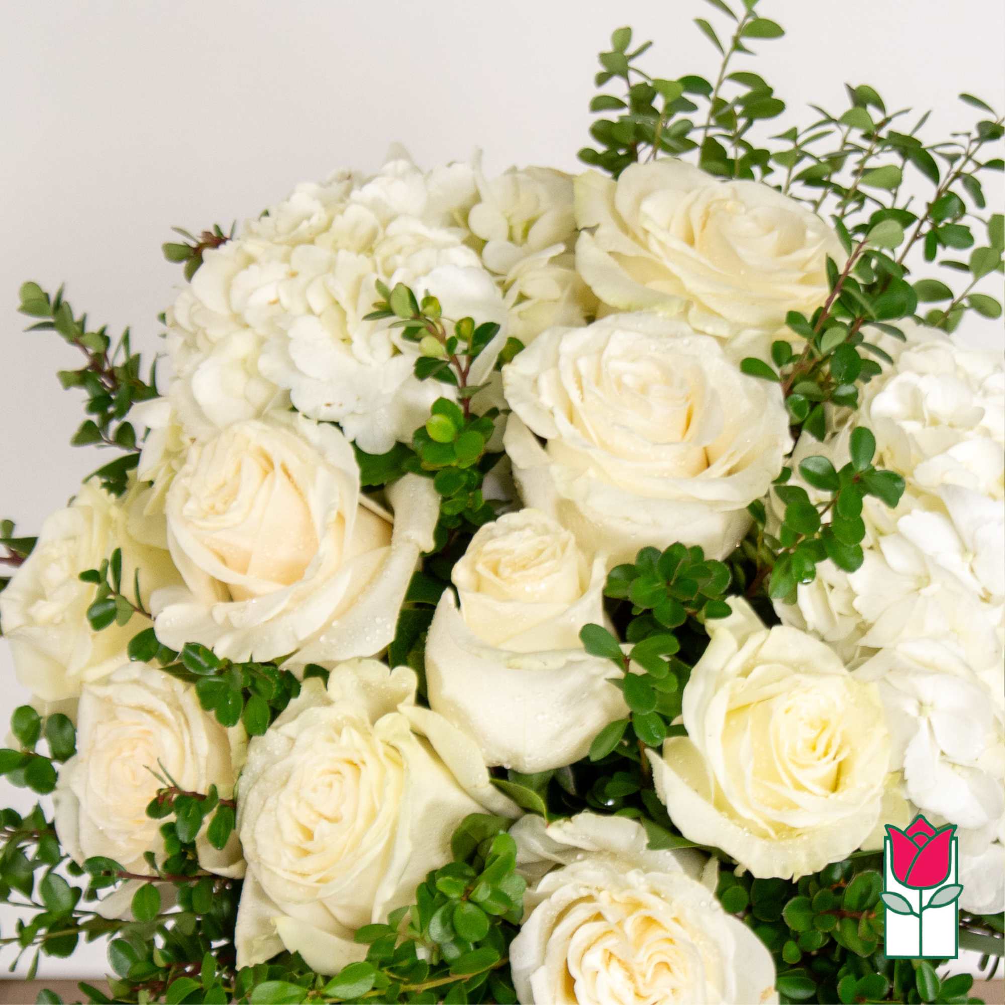 Bouquet of white roses and hydrangeas with green foliage, photo 3 of 4