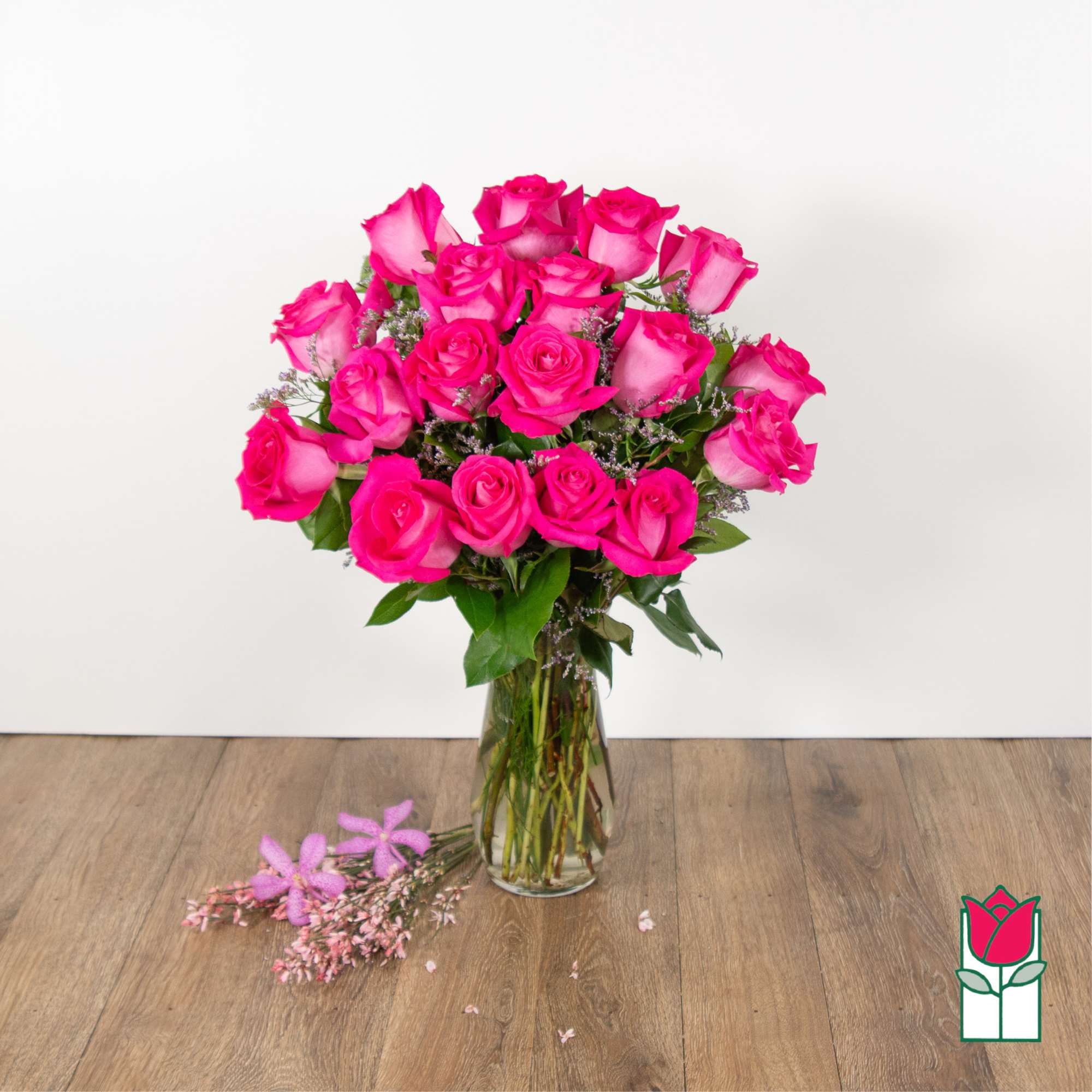 Bouquet of bright pink roses in a clear glass vase