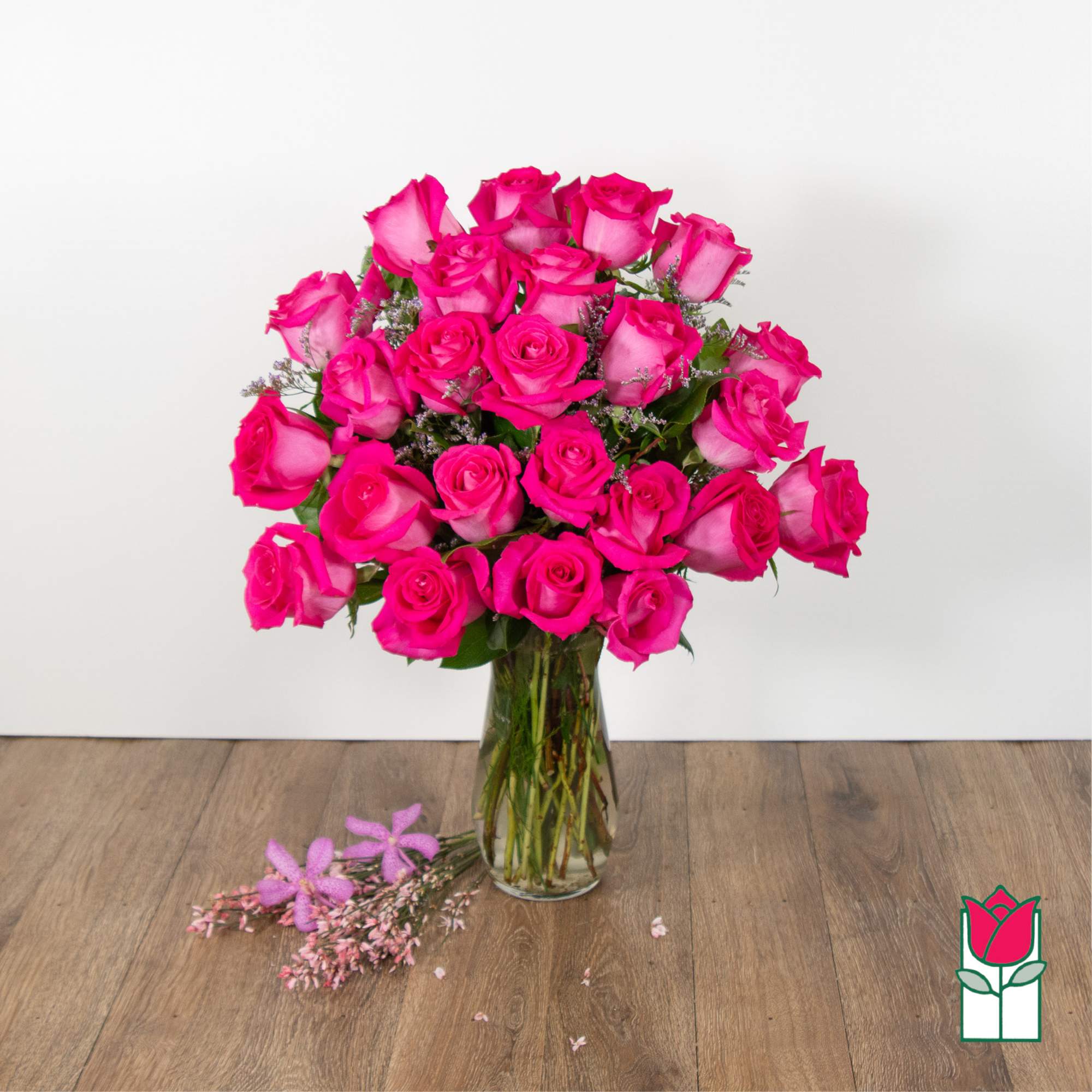 Bouquet of bright pink roses in a clear glass vase
