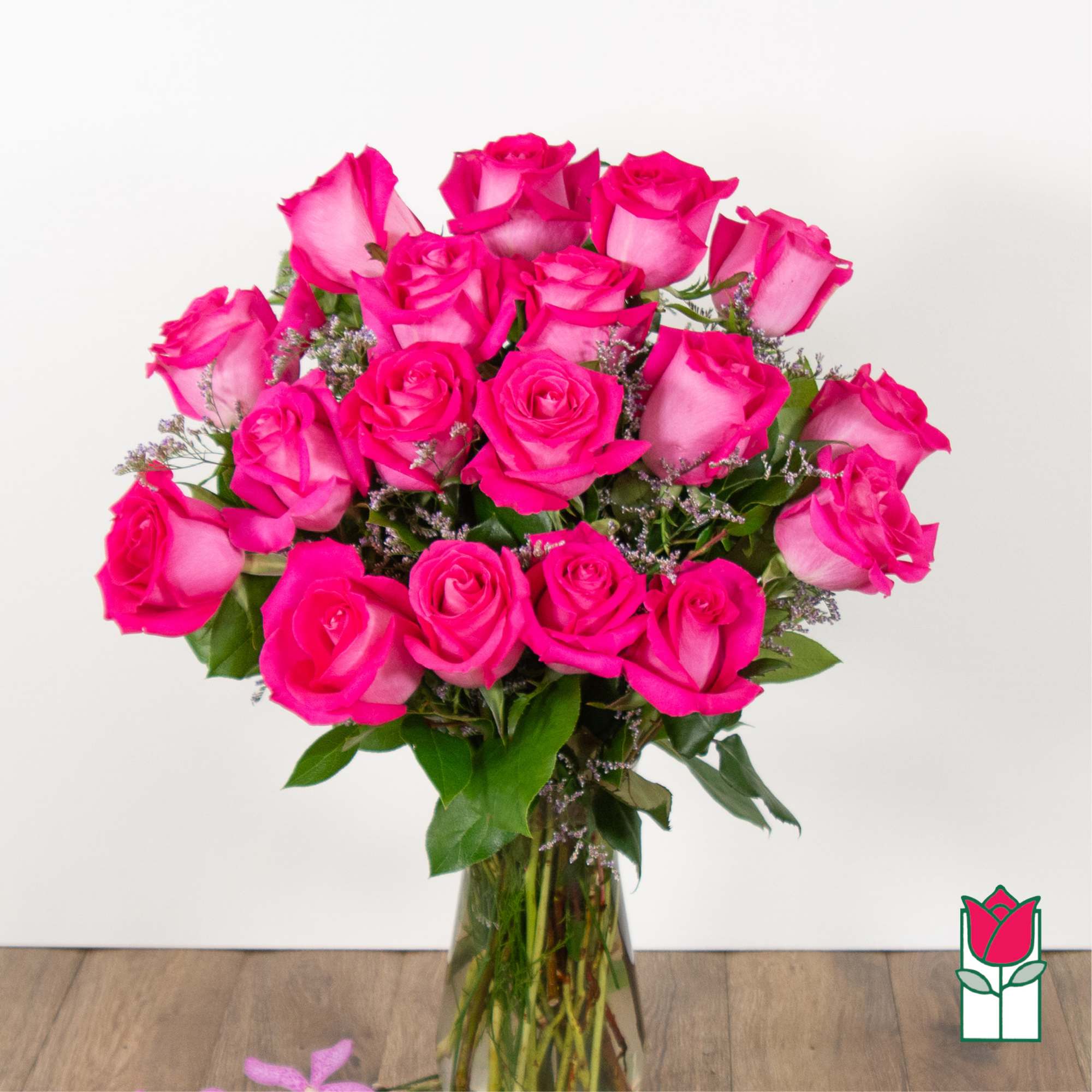 Bouquet of bright pink roses in a clear glass vase, photo 2 of 4