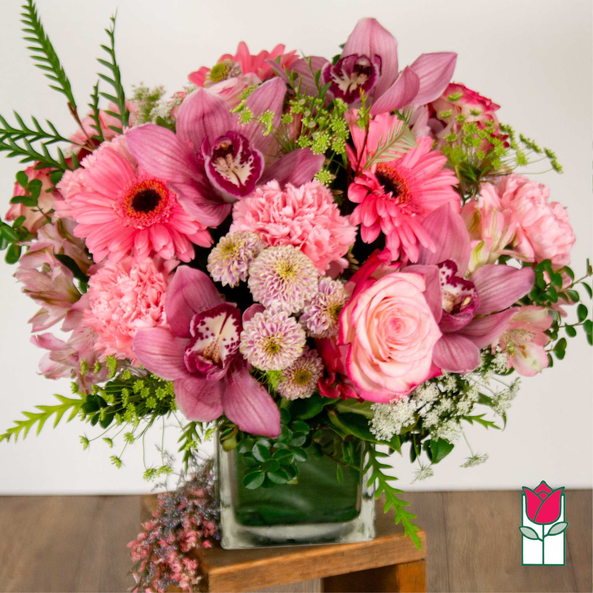 Pink mixed bouquet in a clear glass vase
