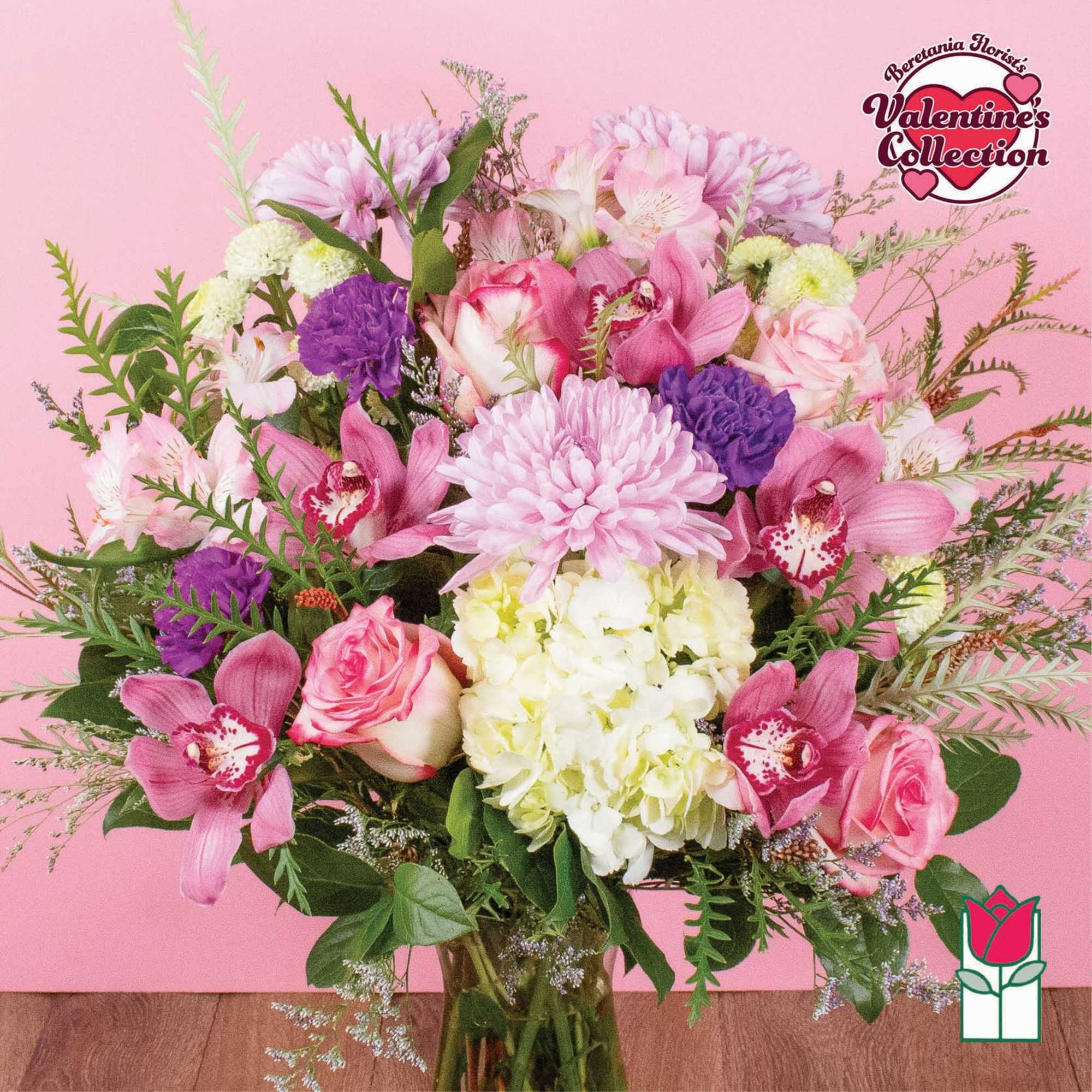 Pink and white mixed bouquet in a glass vase, photo 6 of 8