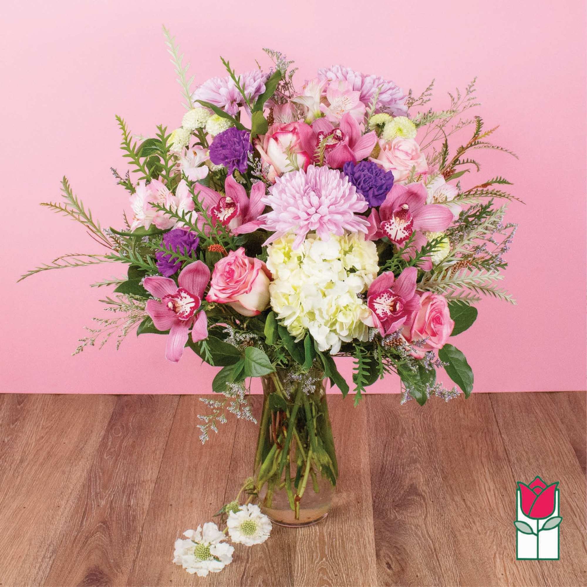 Pink and white mixed bouquet in a glass vase