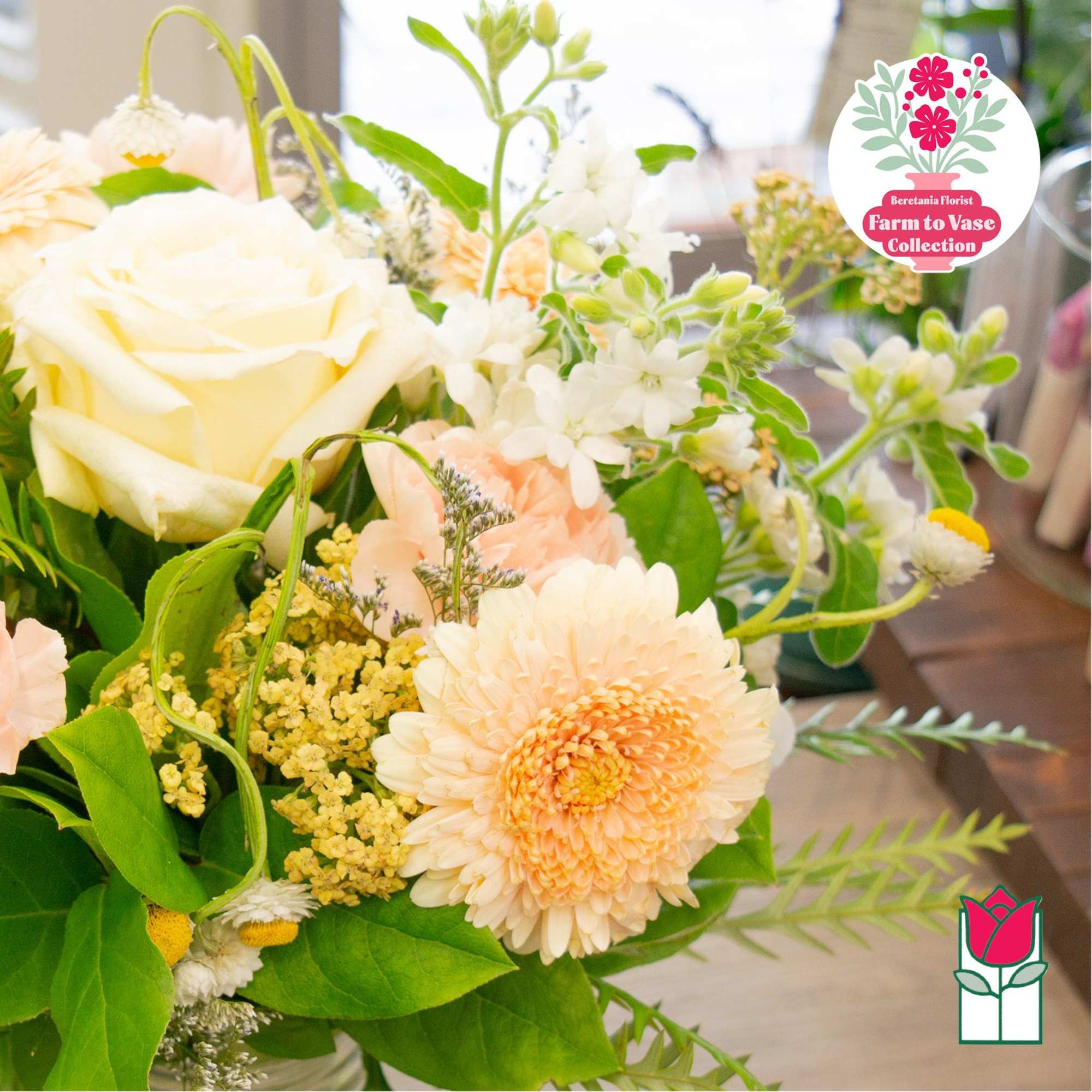 Cream and peach bouquet with roses and daisies