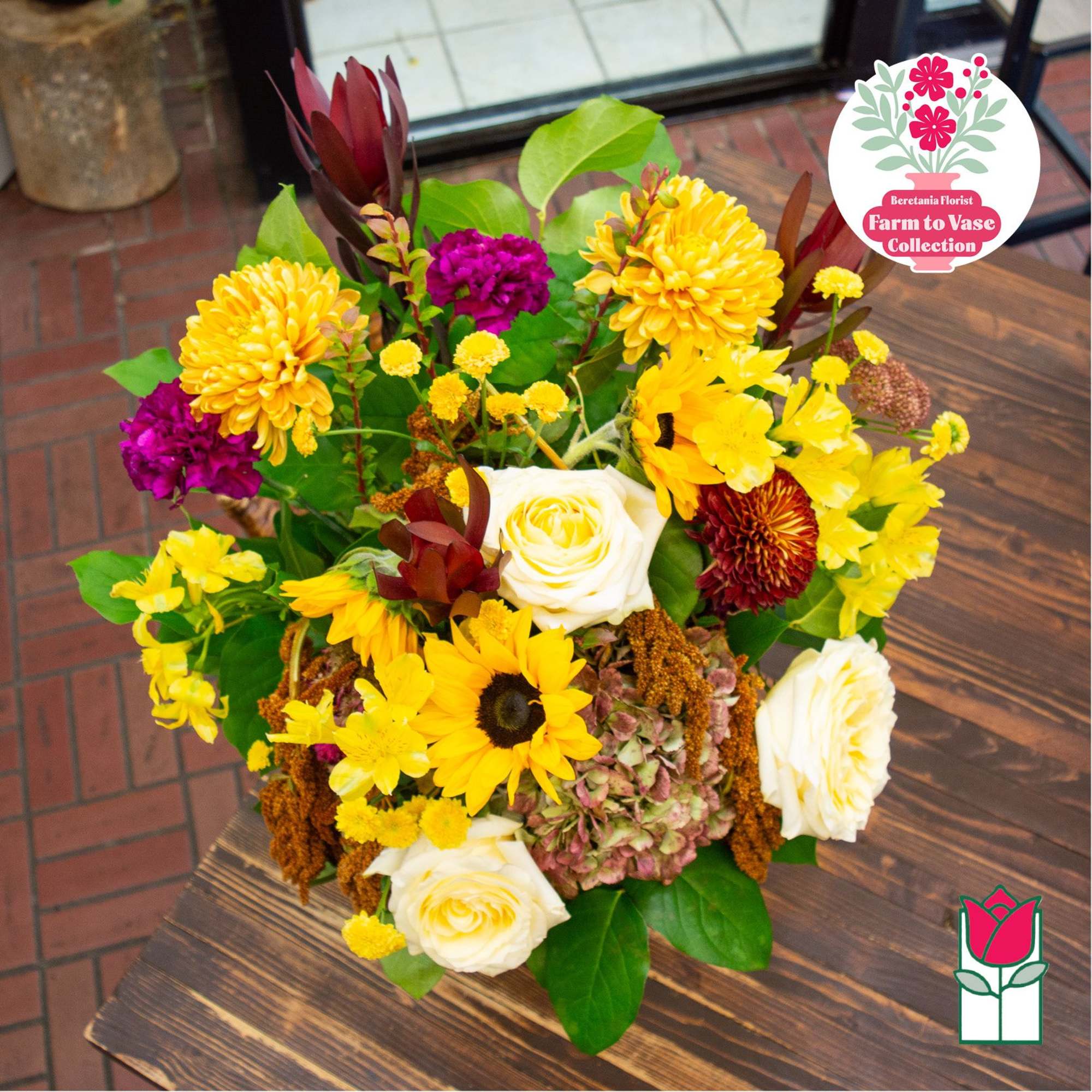 Mixed bouquet with yellow and white flowers in a vase