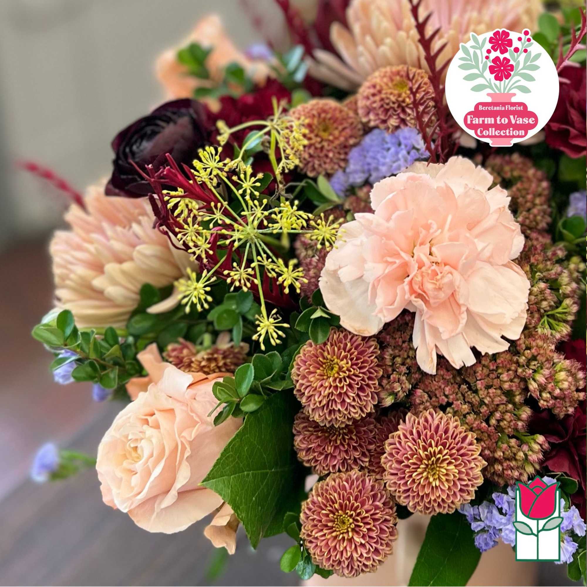 Mixed bouquet with pale peach roses and burgundy chrysanthemums