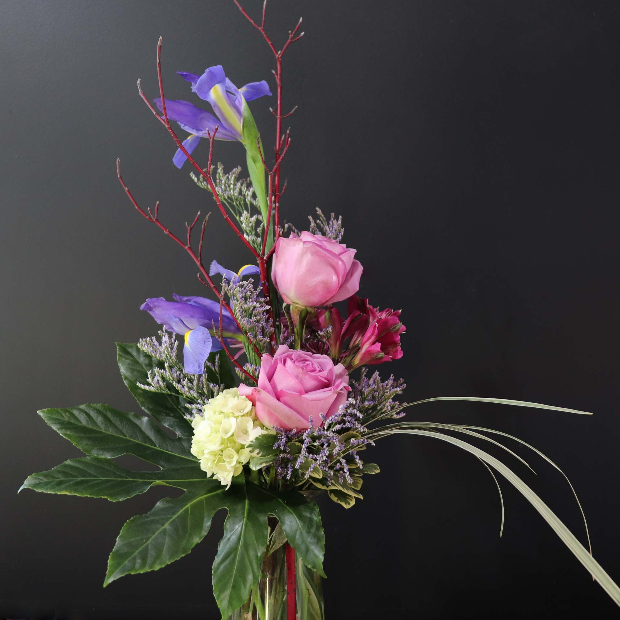This elegant arrangement is nothing but the definition of bliss with it's, photo 3 of 3