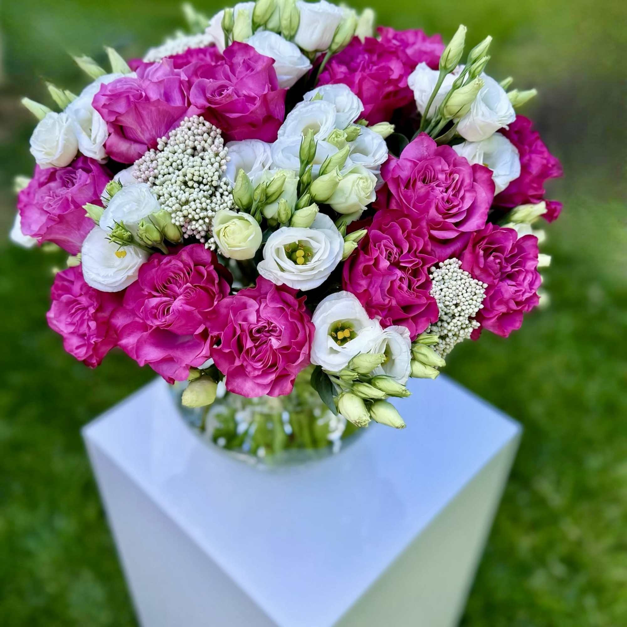 Bouquet of hot pink and white flowers in a glass vase