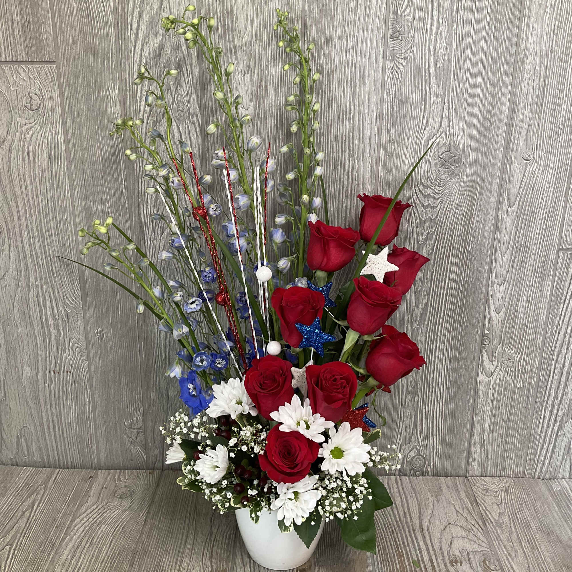 Send some Independence Day Cheer with this modern style fresh cut flower