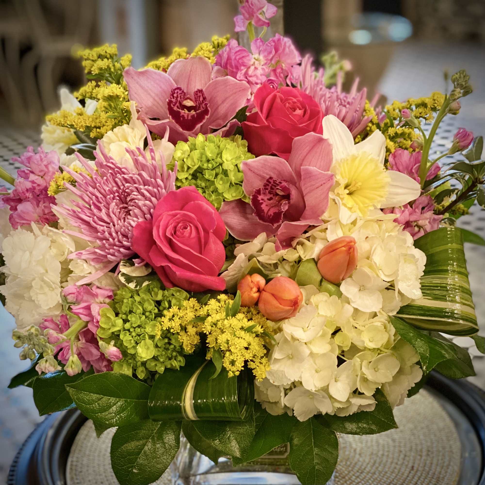 Romantic, fragrant, and abundant ,"Garden Desire" is a luxurious and compact design