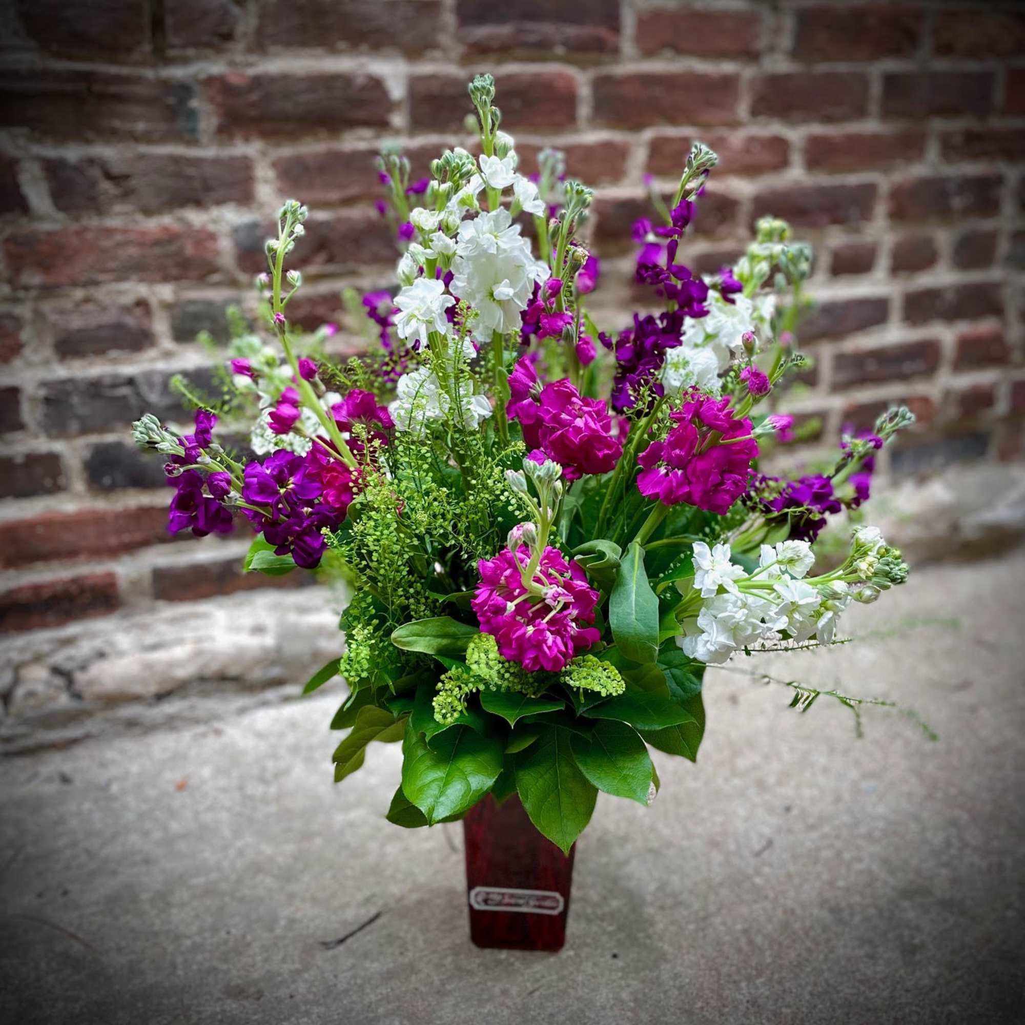 Stunning Stock features the soft fragrance and blooms of 13 Stock stems