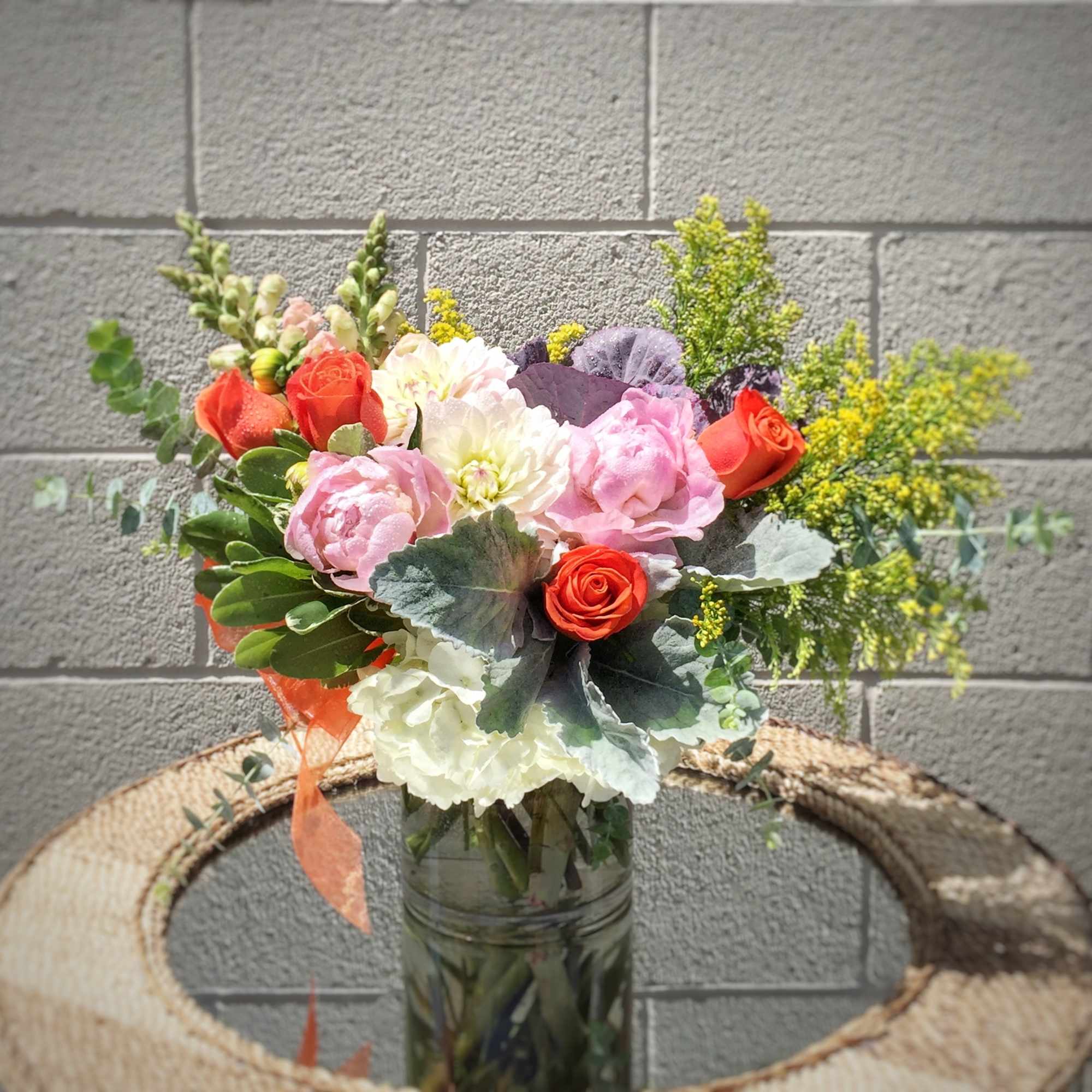 Mixed bouquet of pink and red roses in a glass vase