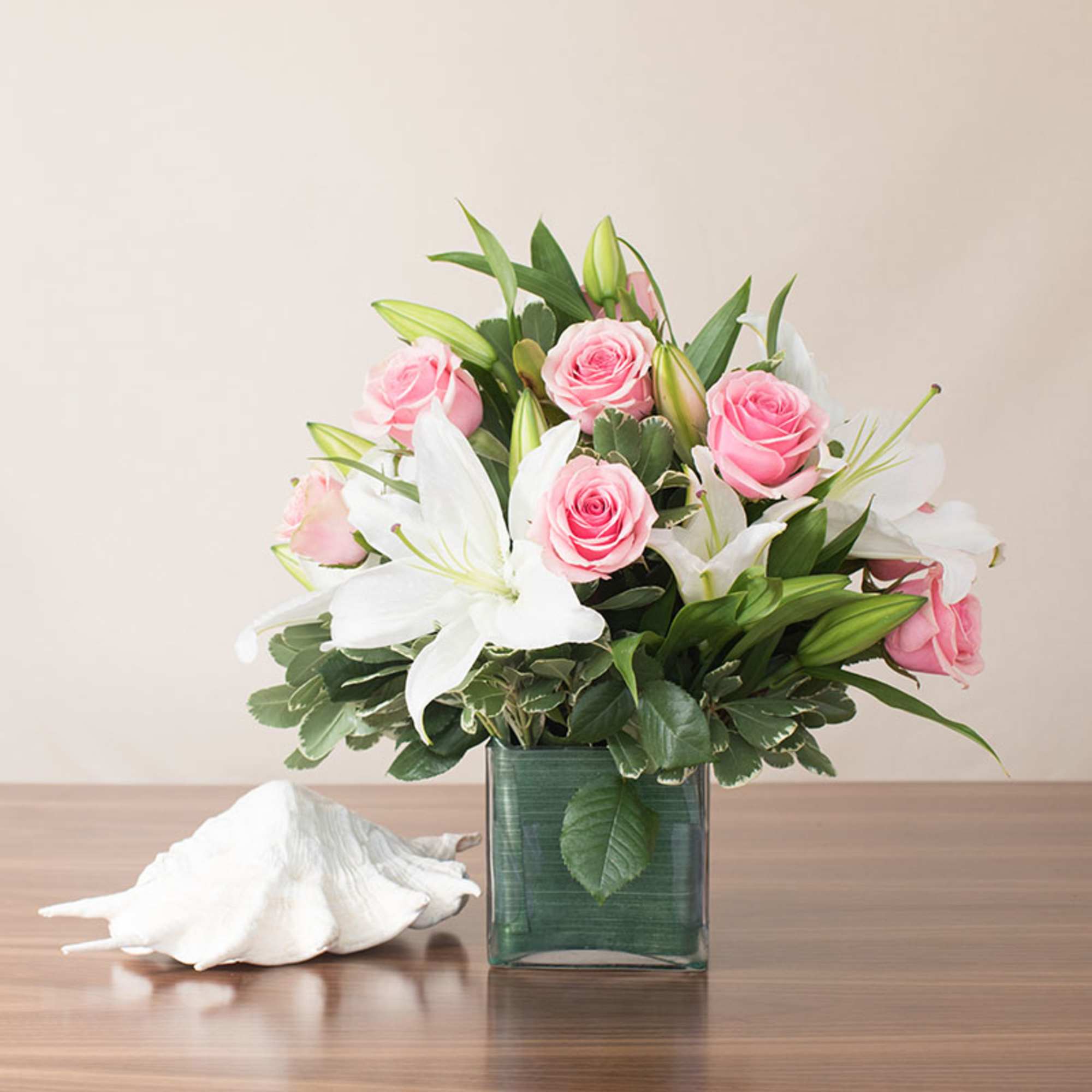 A truly gorgeous piece featuring stunning stargazer lilies and a dozen premium, photo 5 of 5