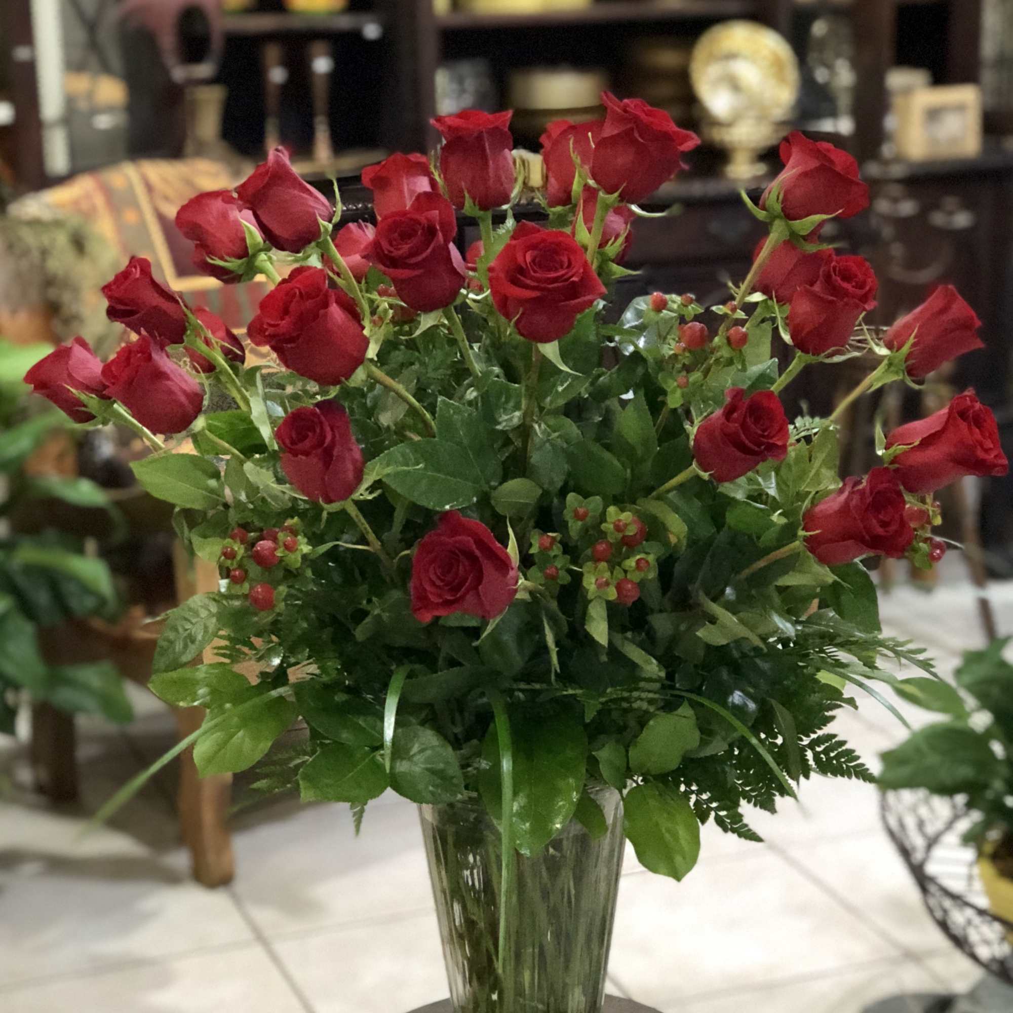 Red roses arranged in a clear glass vase, photo 2 of 2