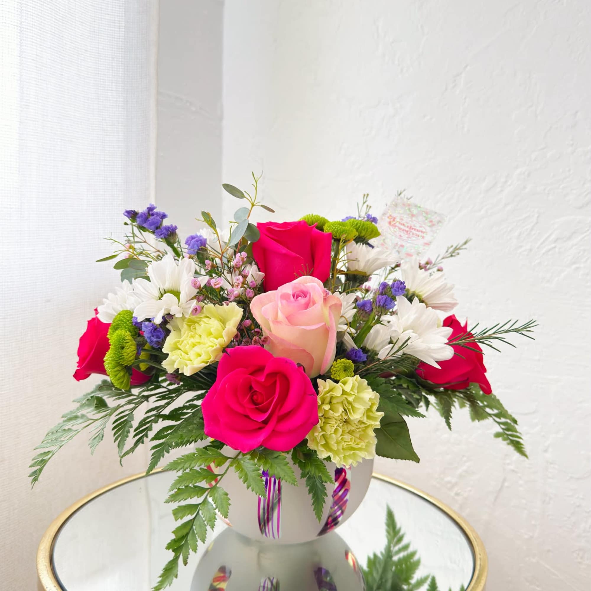 Mixed bouquet of pink and white roses with daisies in a white vase