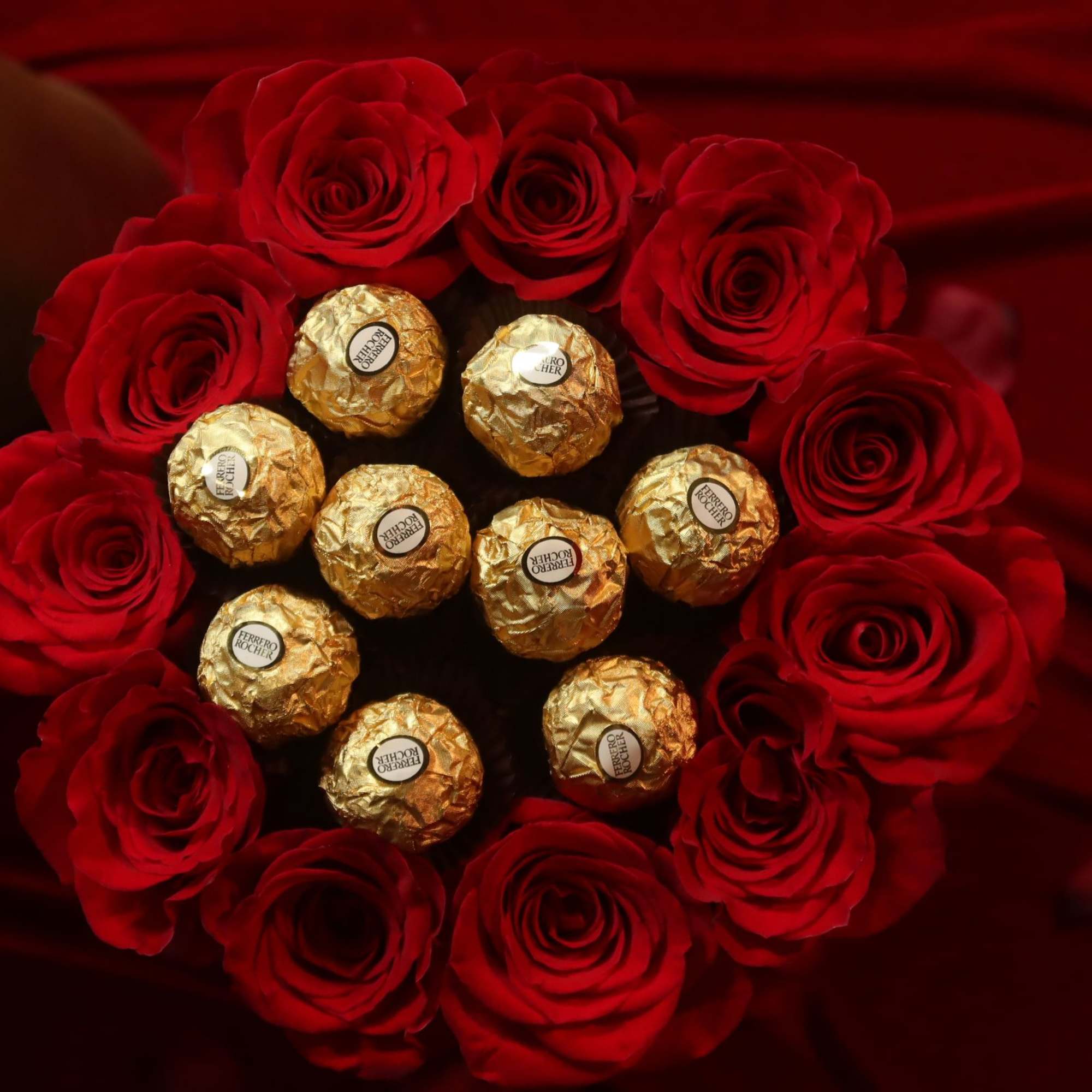 The perfect blend of romance and sweetness.
This arrangement includes 10 fresh red, photo 6 of 6