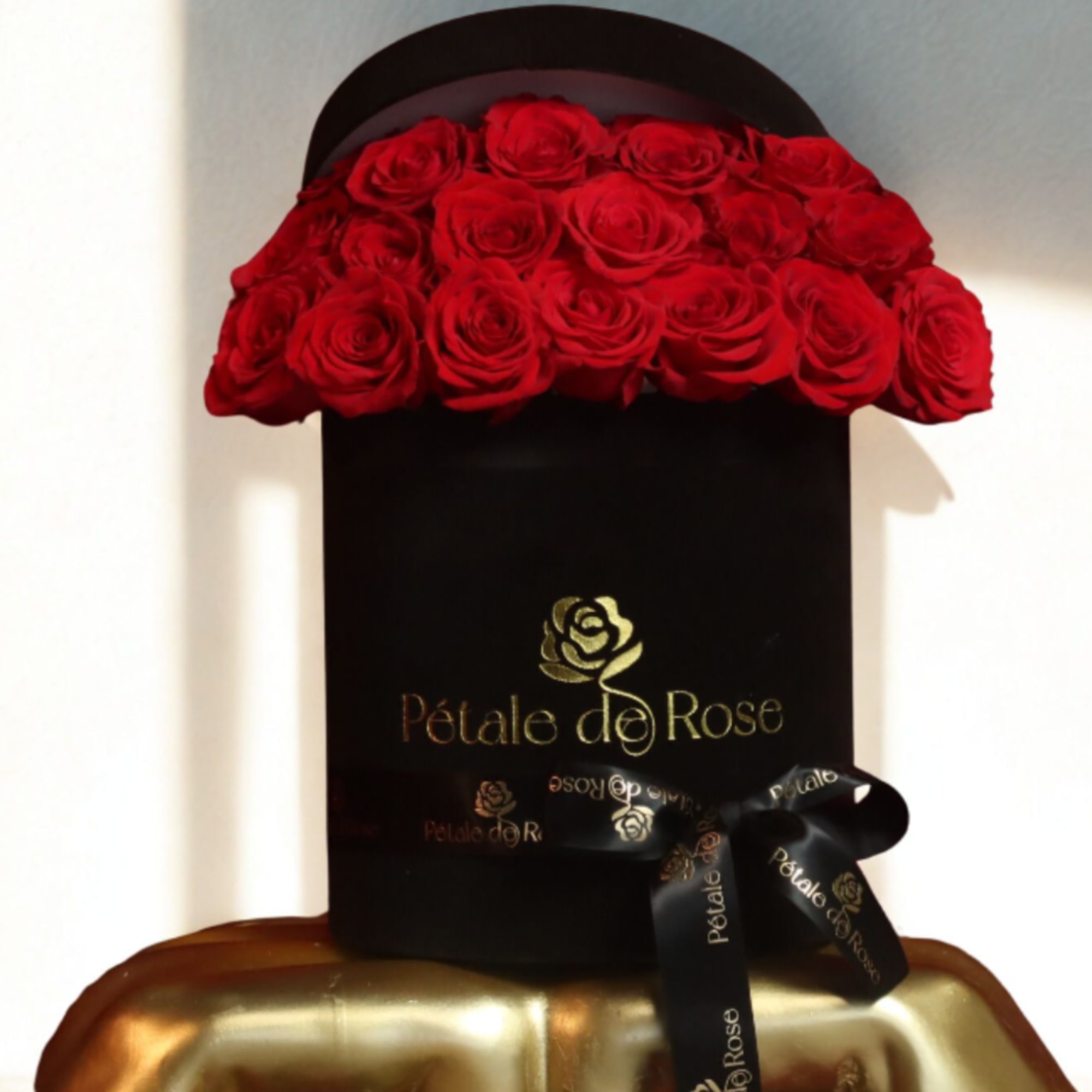 Because love deserves to feel royal.
Our Valentine&rsquo;s Day Deluxe (Queen) Lovers features
