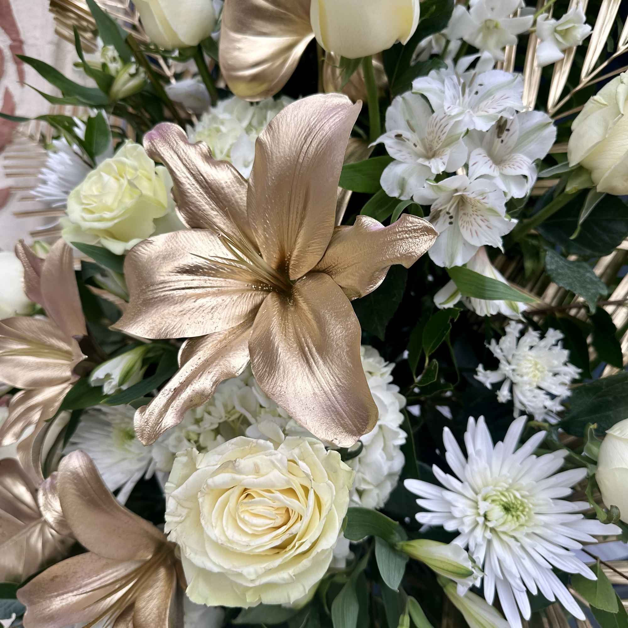 Cream roses and white daisies with metallic gold flowers