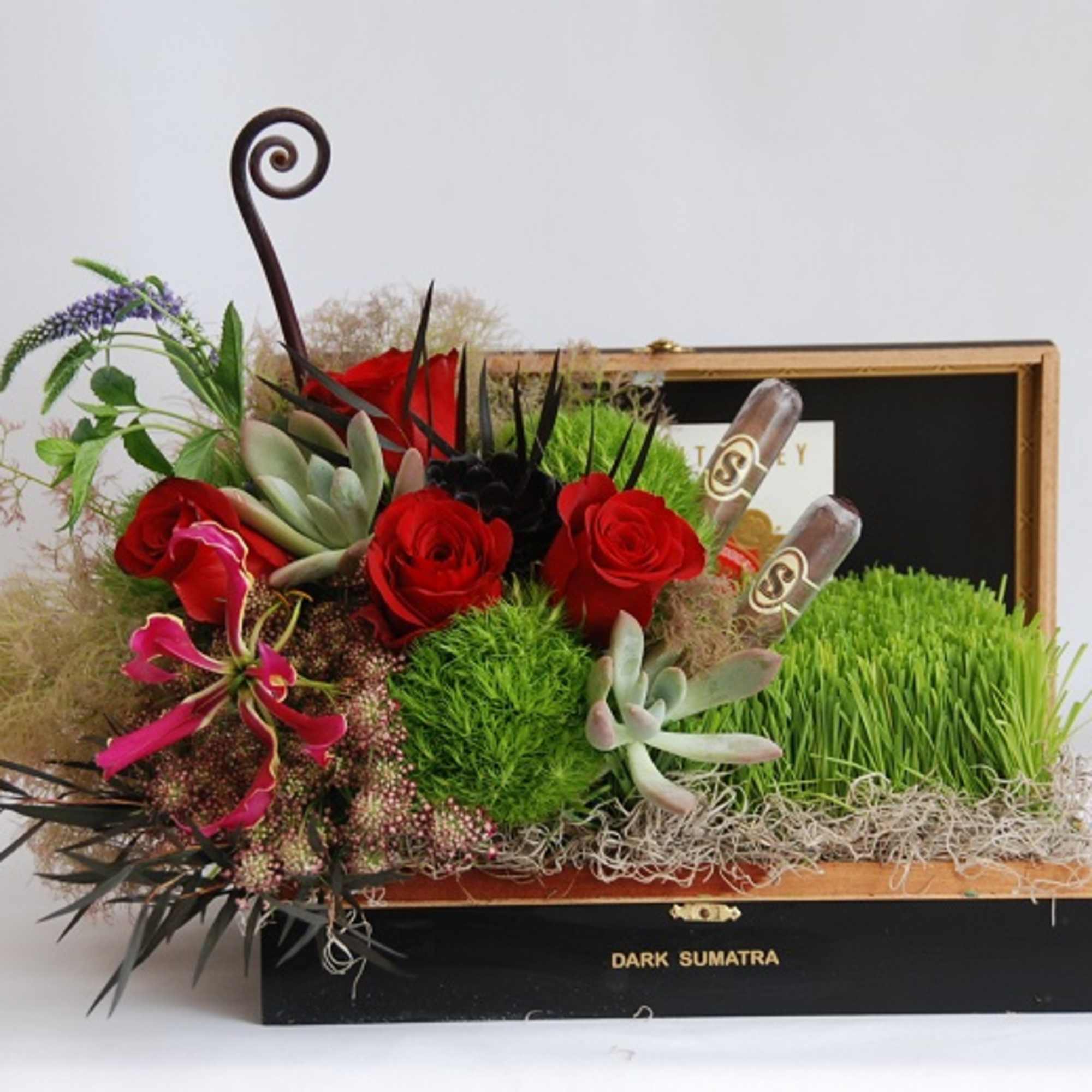 For our cigar lovers we created an arrangment in cigar box with