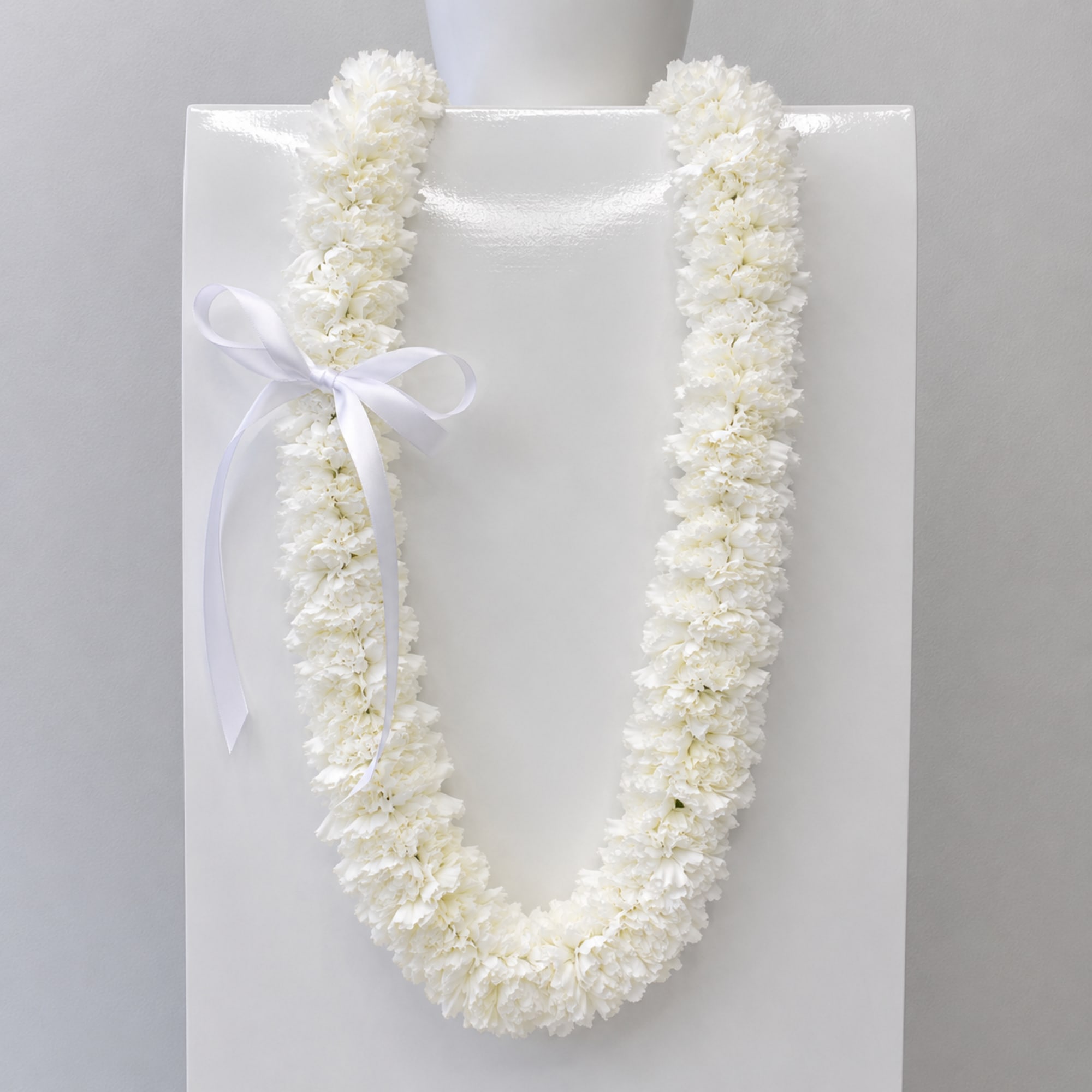 Celebrate your graduate with a classic carnation graduation lei, a timeless symbol