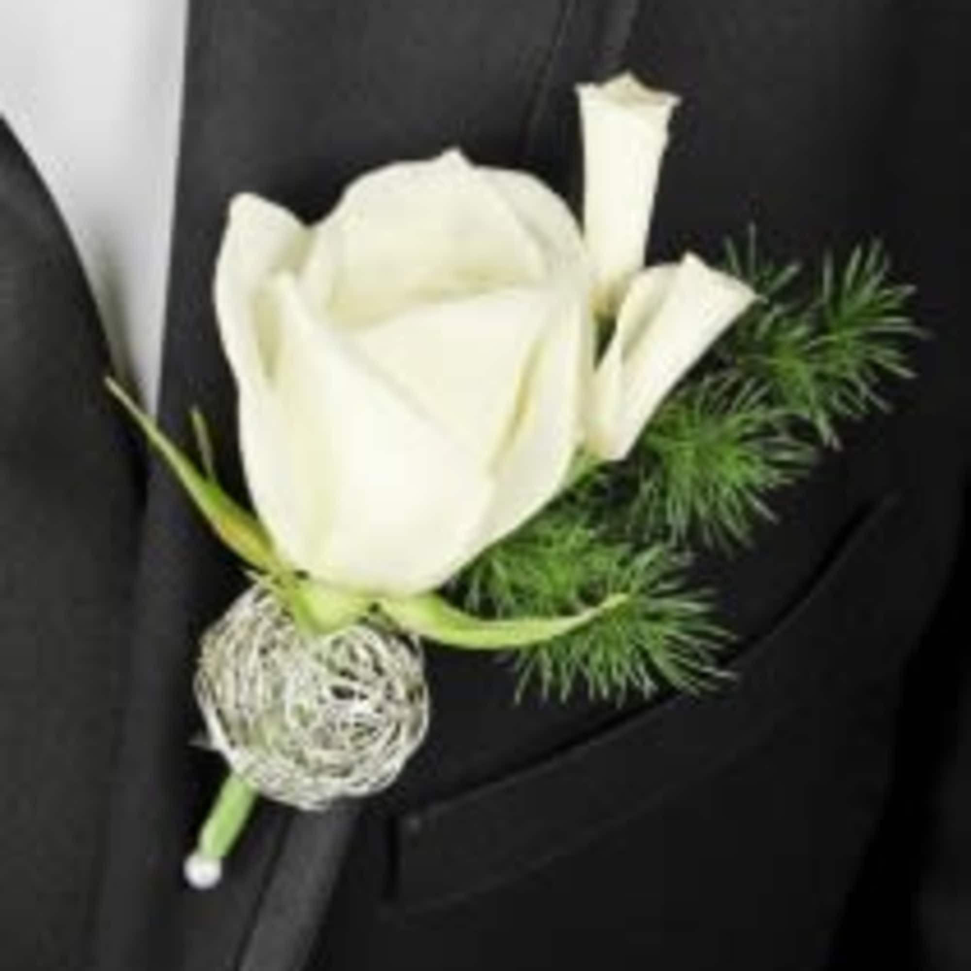 White boutonniere with a calla lily and small accent blooms