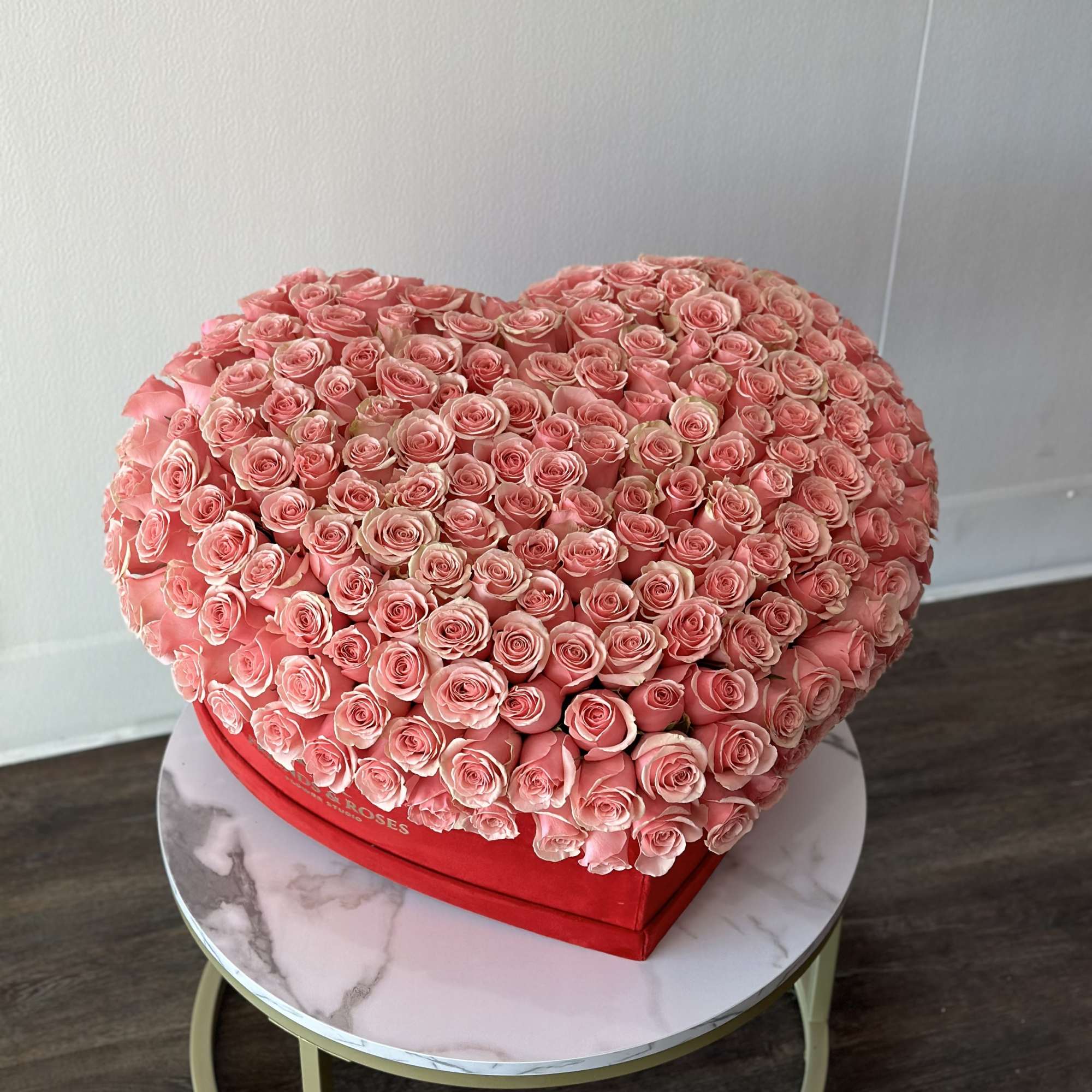 Heart-shaped box filled with pink roses, photo 2 of 4