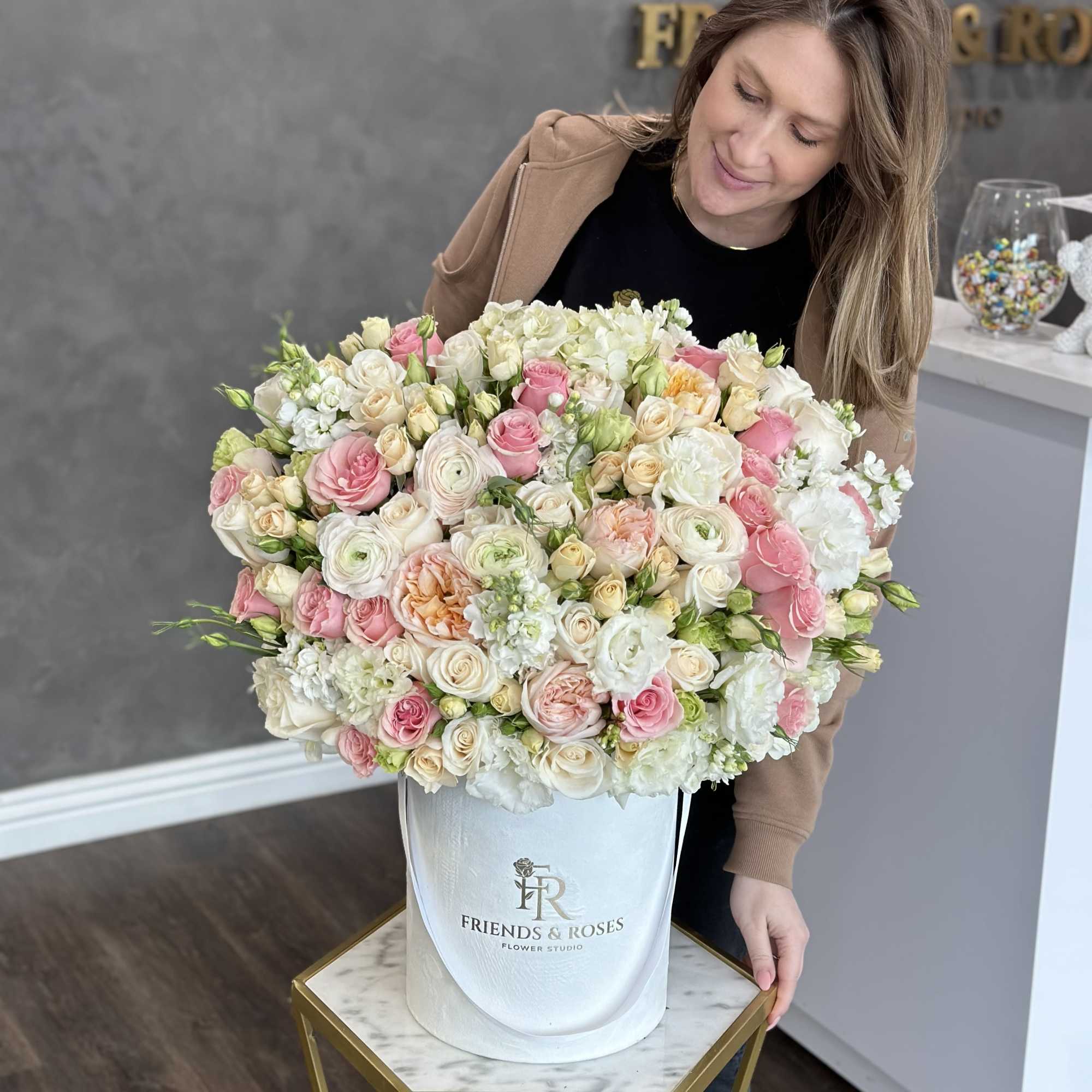Large pastel bouquet of roses and white blooms in a white hatbox, photo 2 of 2