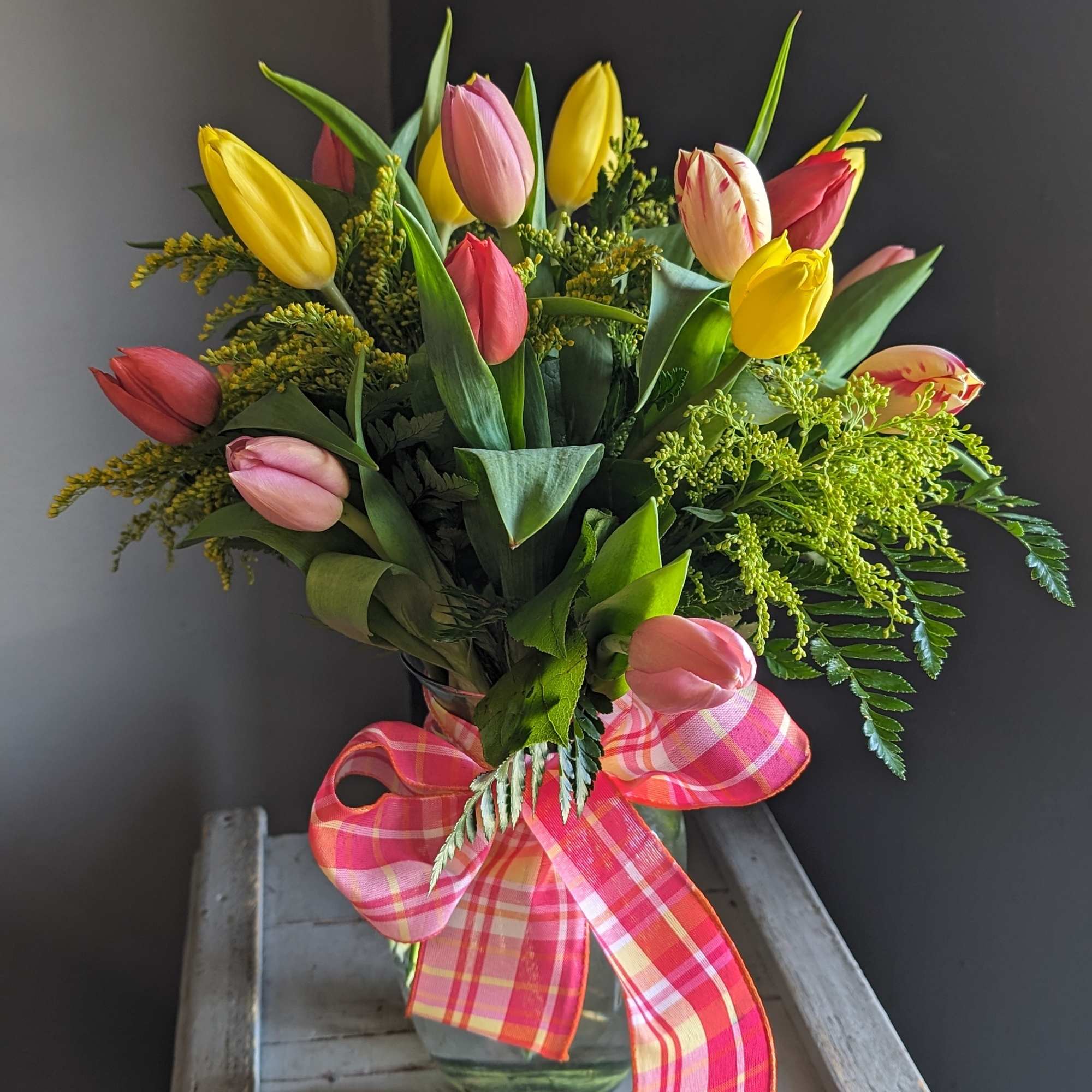 Tulip color and filler may vary! 
A mix of colors, simple, small