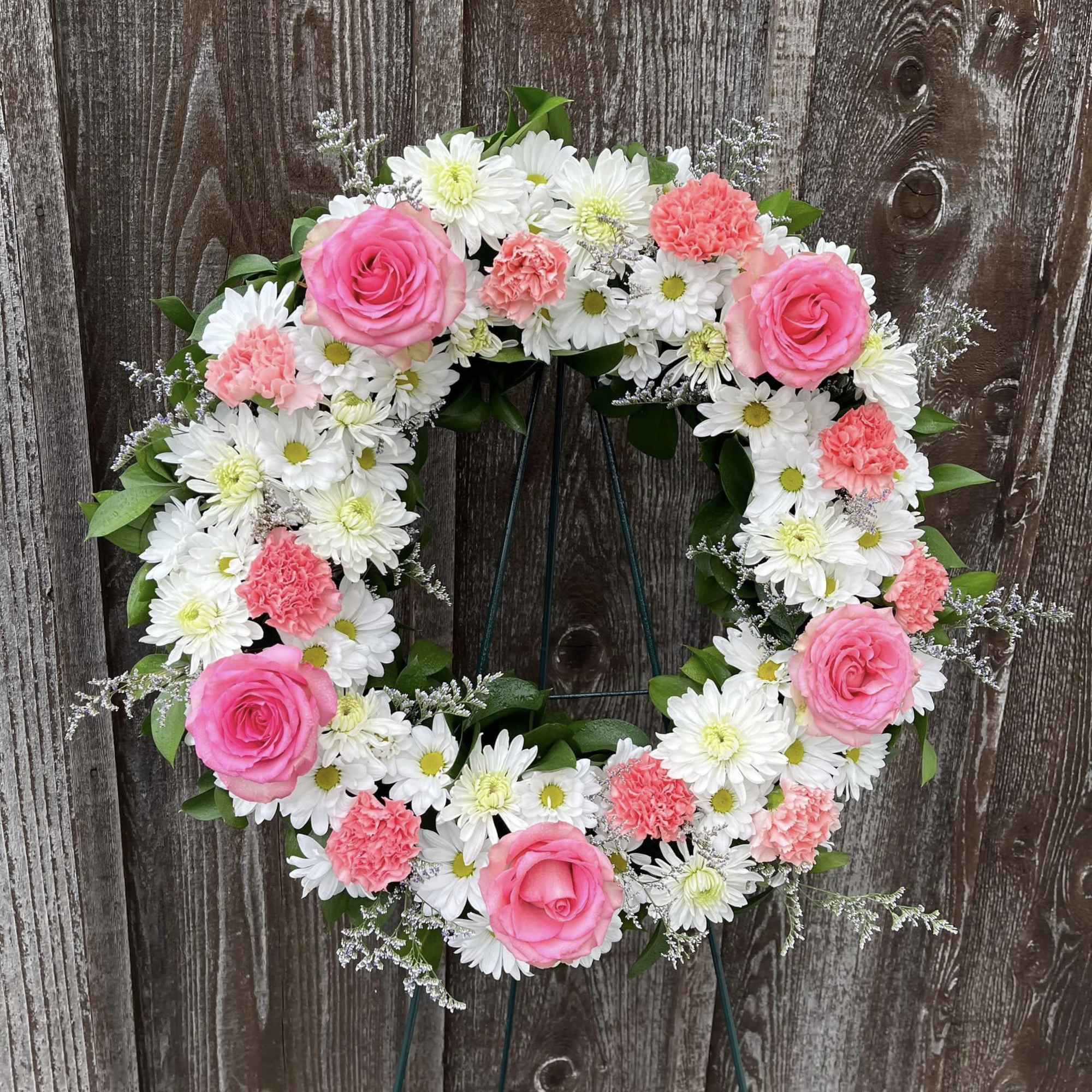 Our Wreath Shape Easle is fully customizable in colors and flowers. Wreath, photo 2 of 4