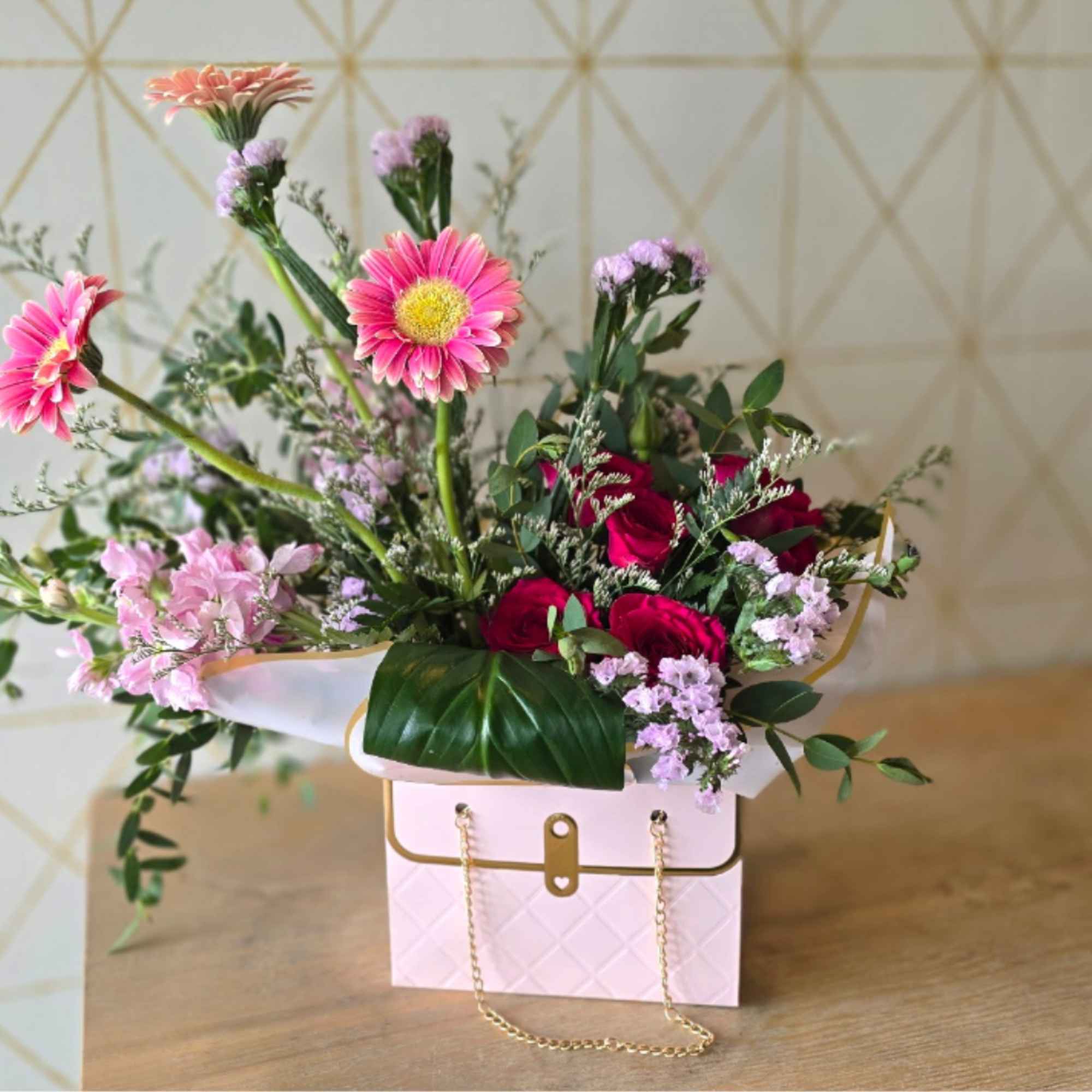 A little sweet, stylish and effortlessly fun. The Kate pairs vibrant pink