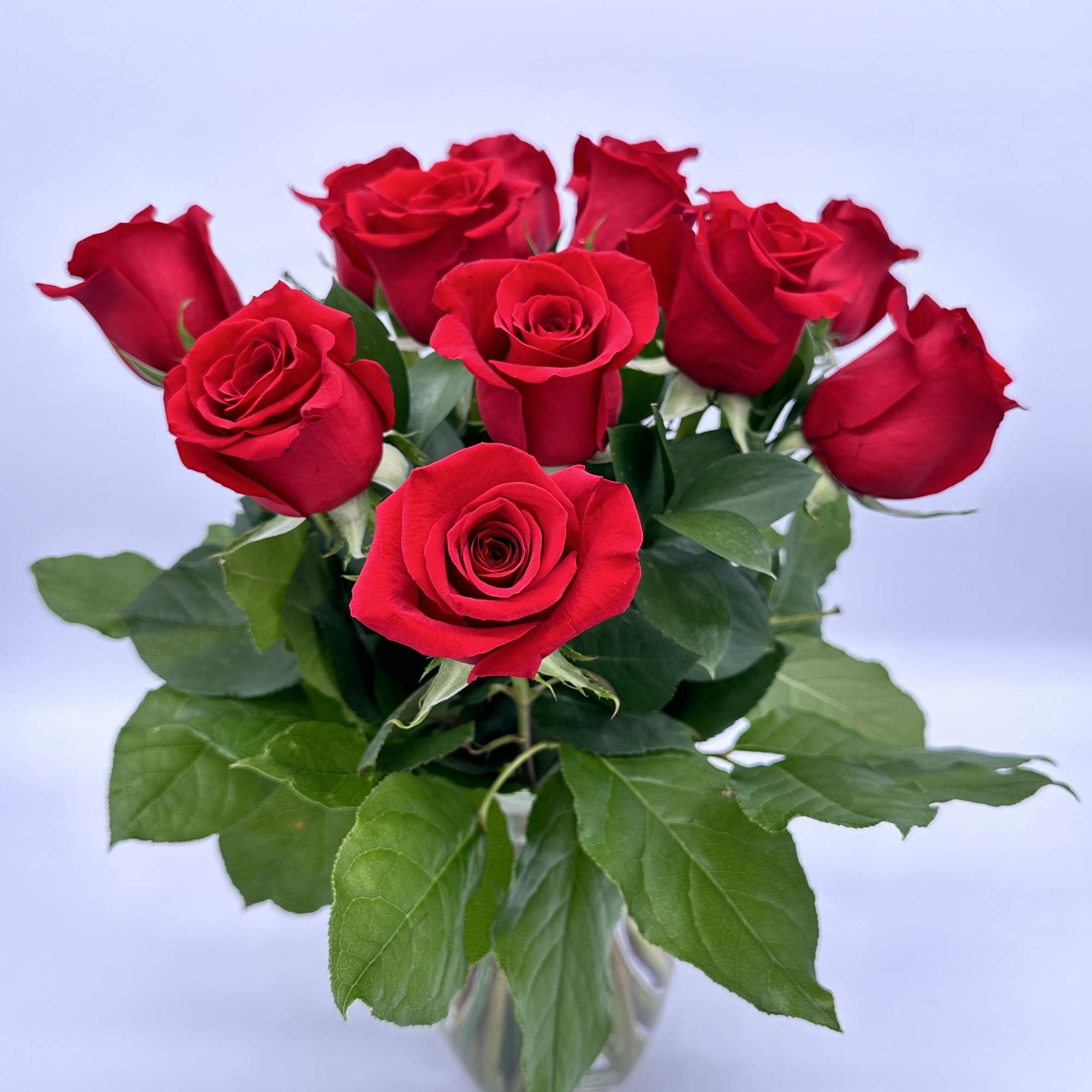 Bouquet of red roses in a clear glass vase, photo 3 of 4