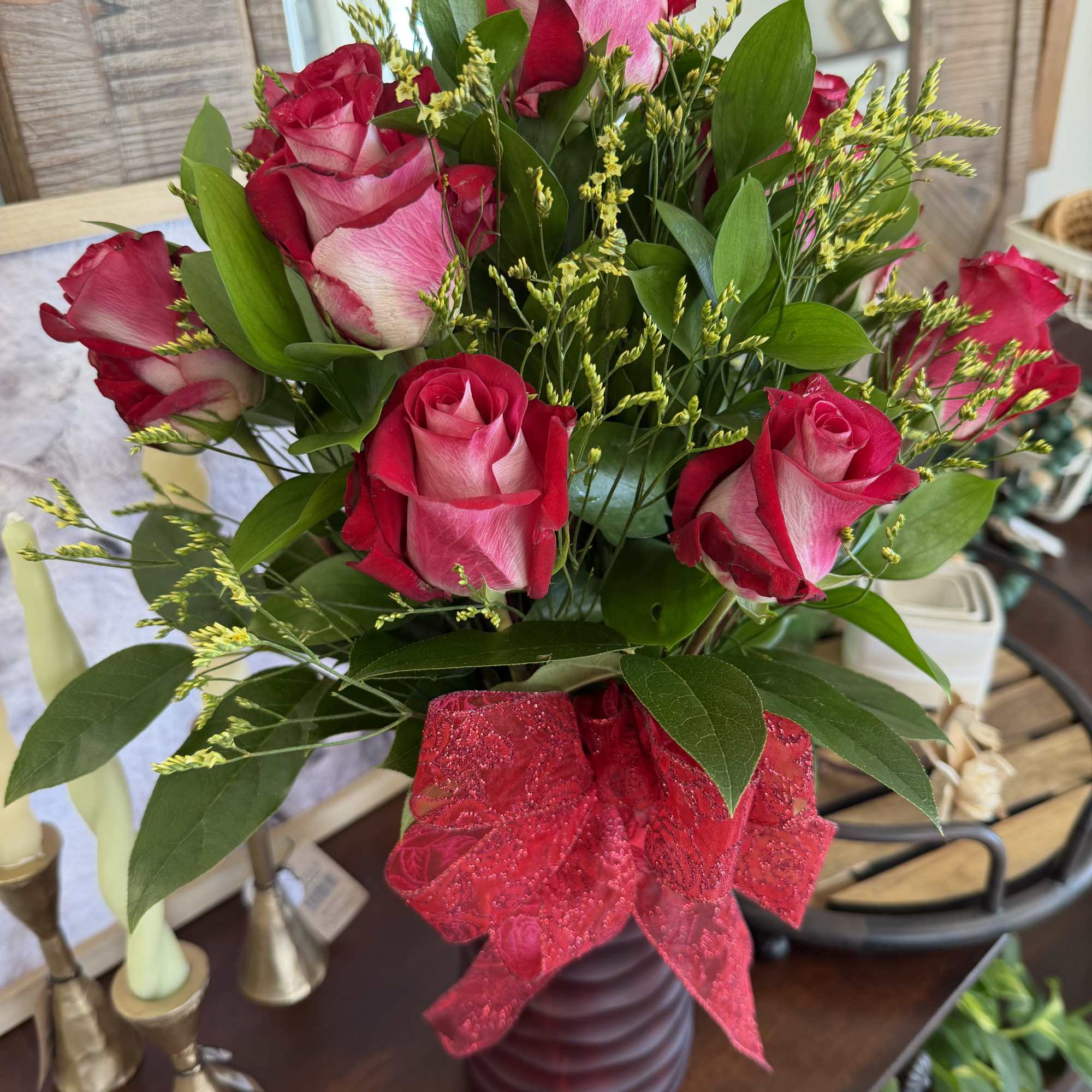 Bouquet of pink roses in a burgundy vase