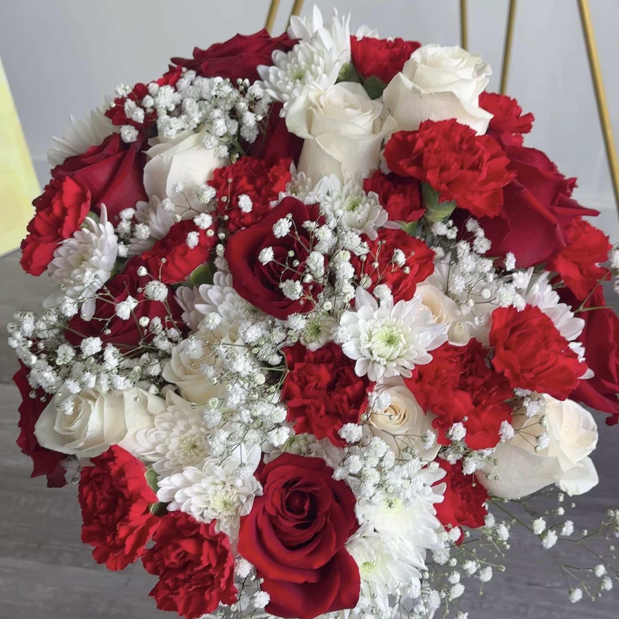 Bouquet of red and white roses with white daisies and baby's breath