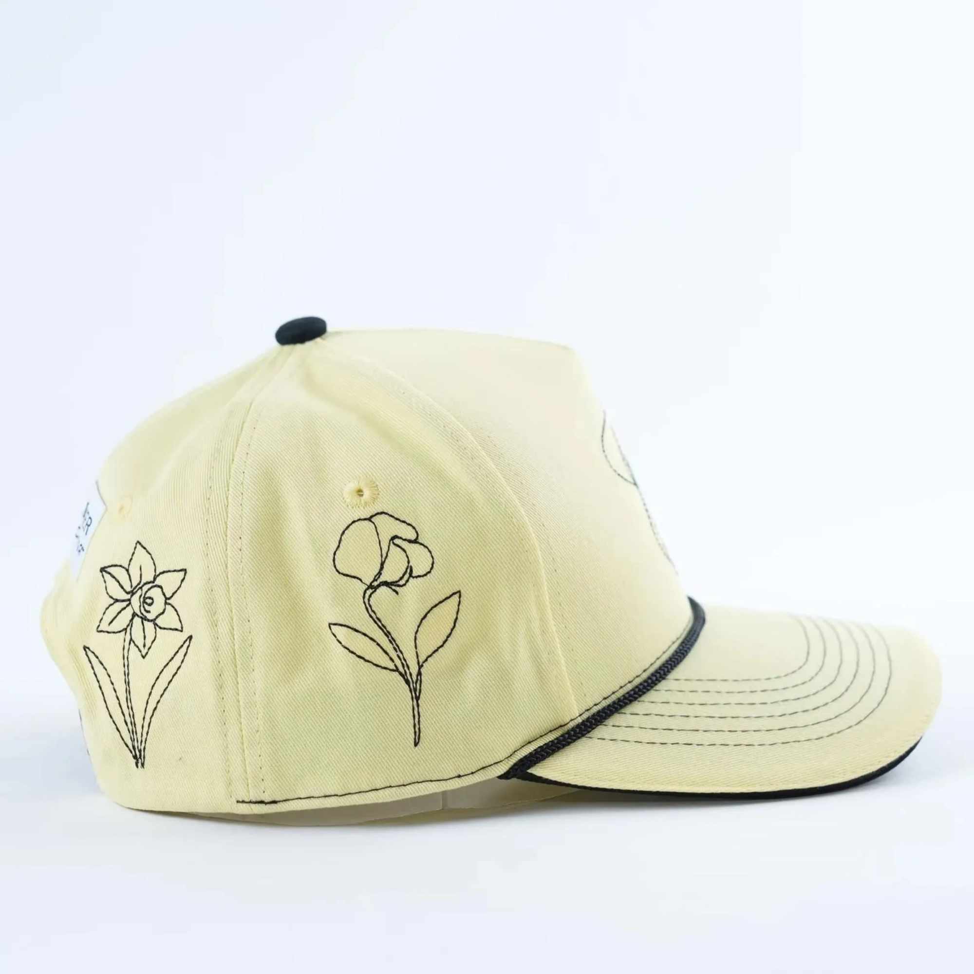 Cream baseball cap with simple flower embroidery