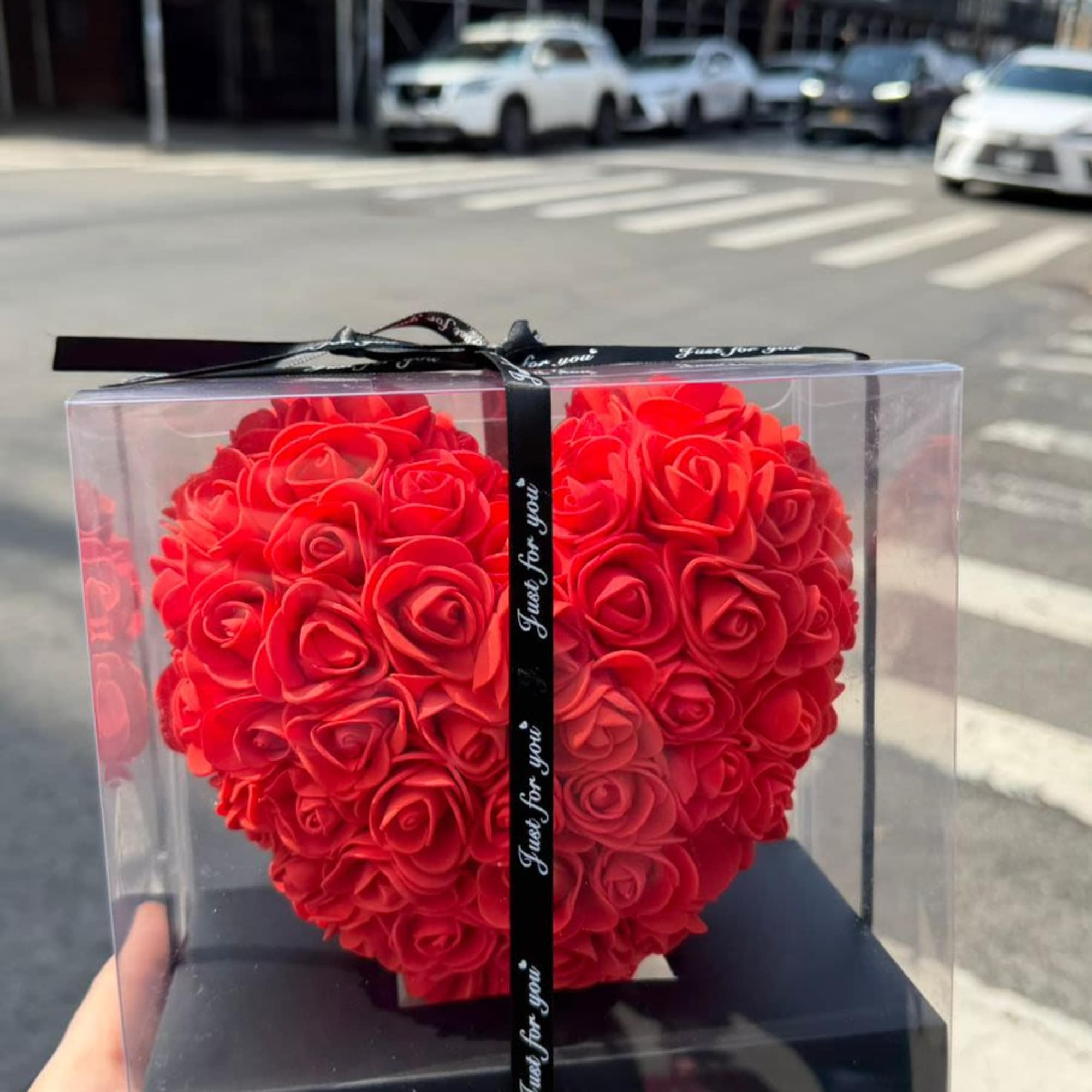 Rose Heart Gift Box

Elegant heart-shaped arrangement made of high-quality artificial roses that