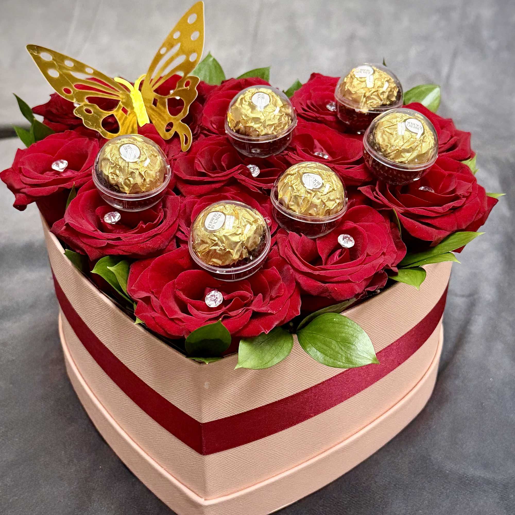 A luxurious heart-shaped box filled with 14 rich red roses, golden butterfly, photo 2 of 2