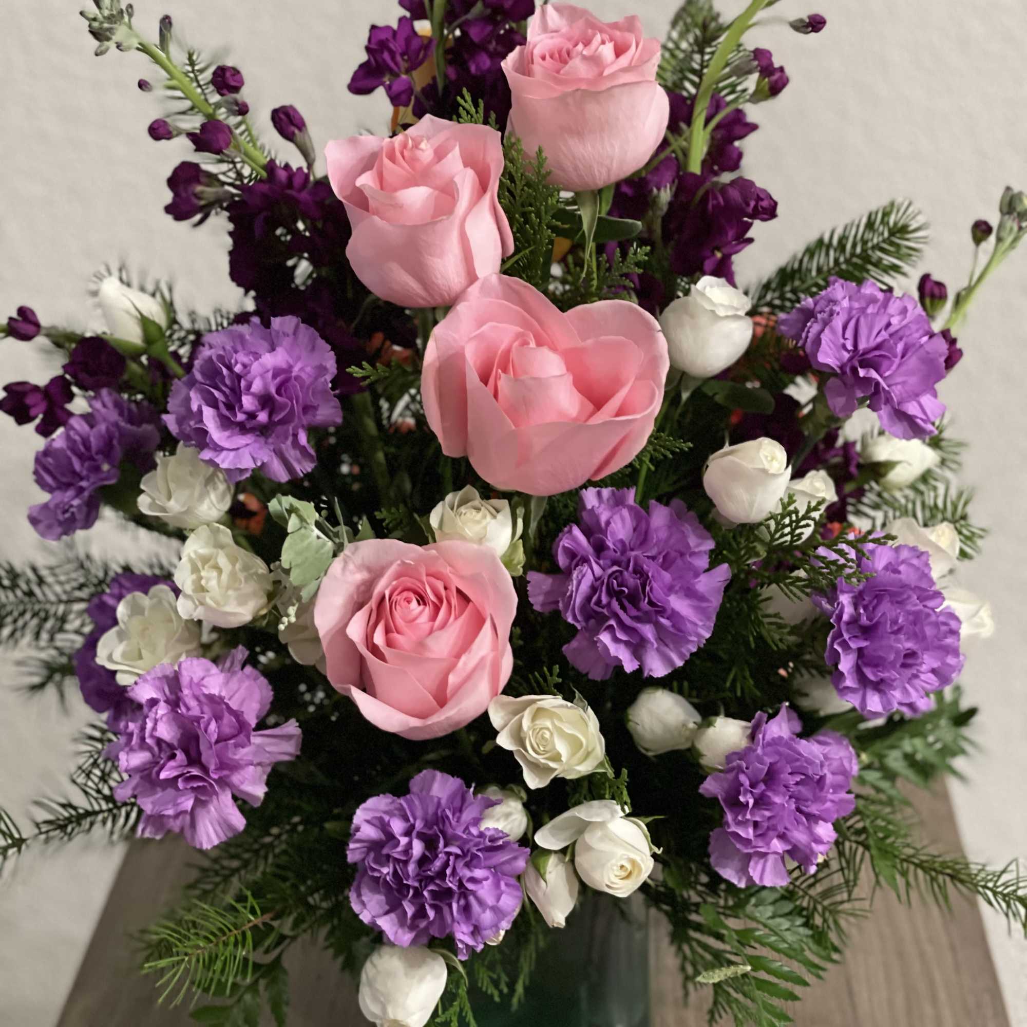 Pink roses and purple carnations in a green vase, photo 2 of 2