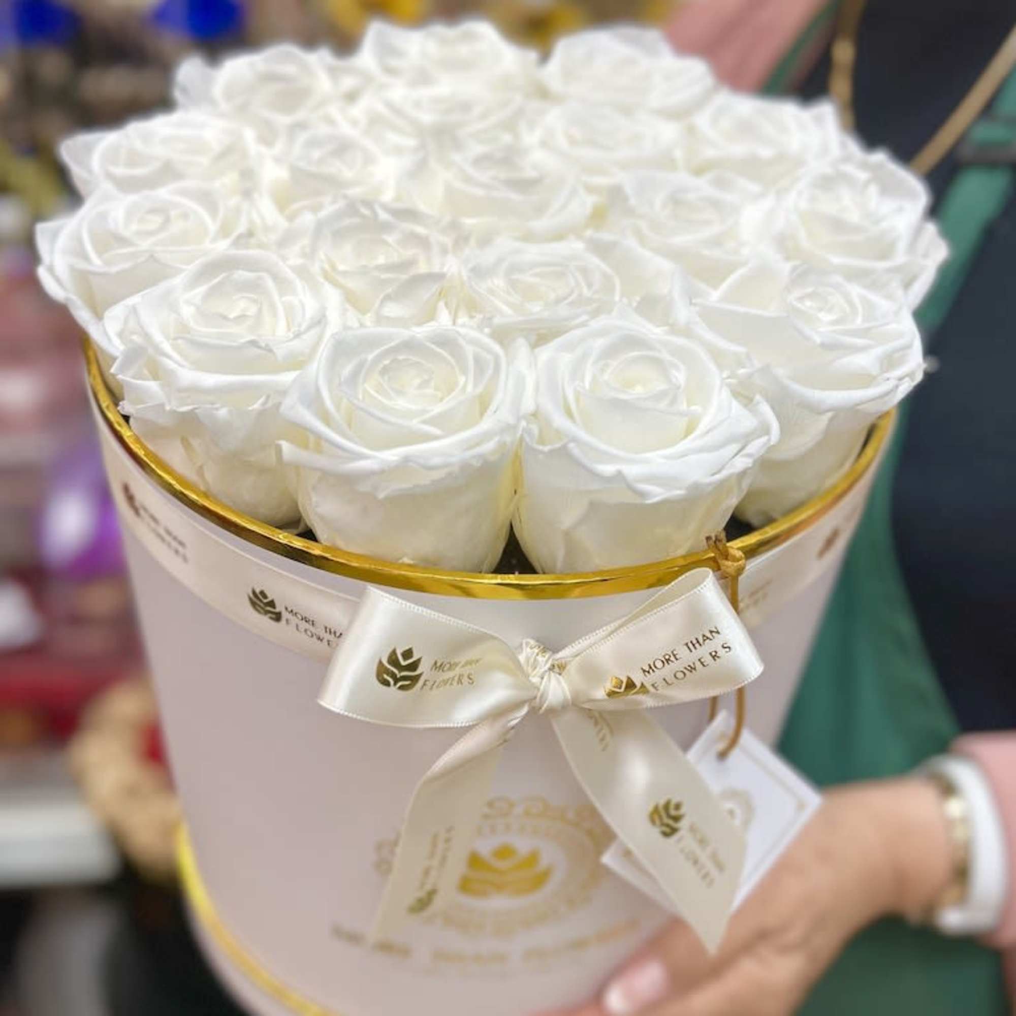 Round Box Eternal Roses: We stopped the clock for our preserved roses