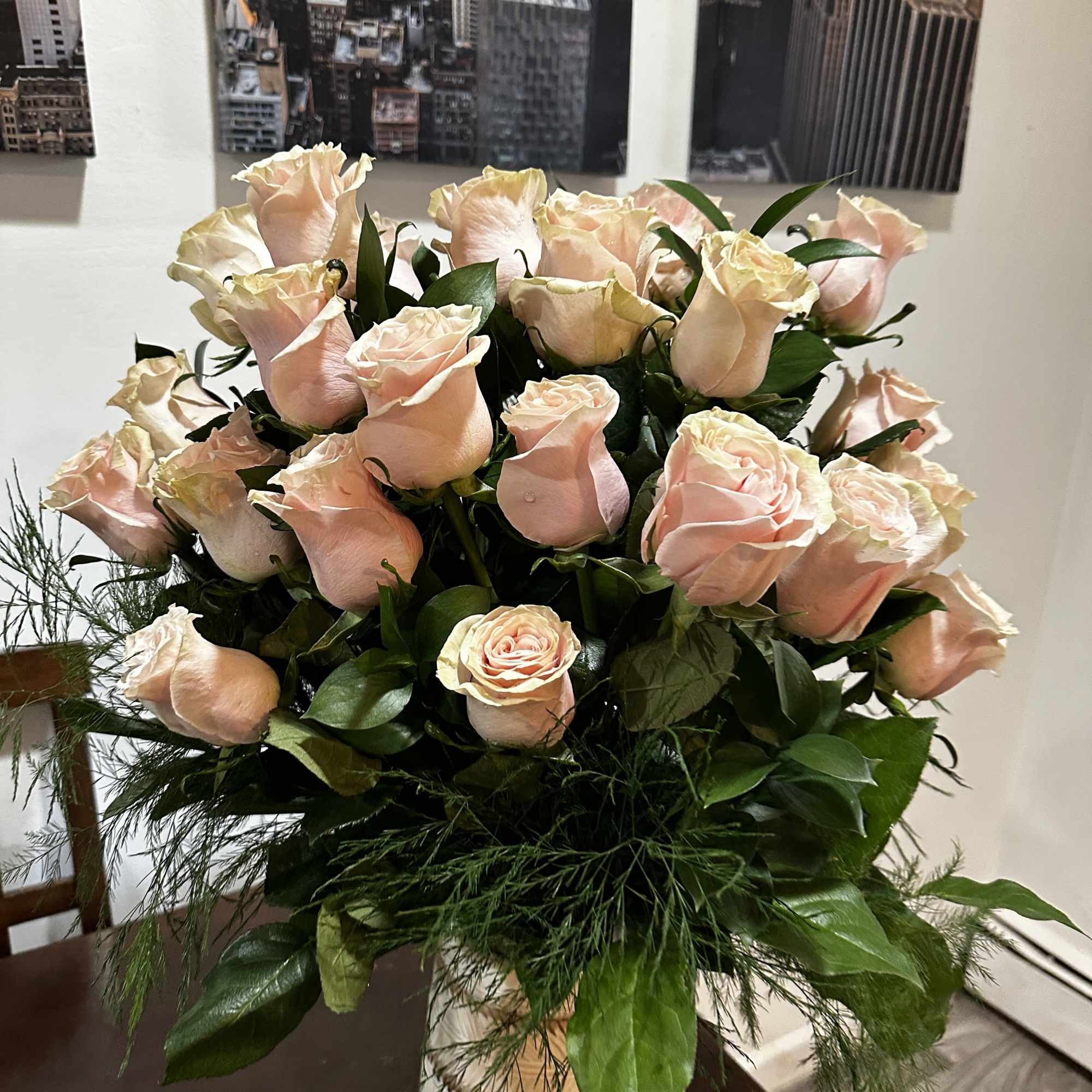 Pink Roses (pink mondial roses) puedes enviar este hermoso arreglo con 25, photo 3 of 4