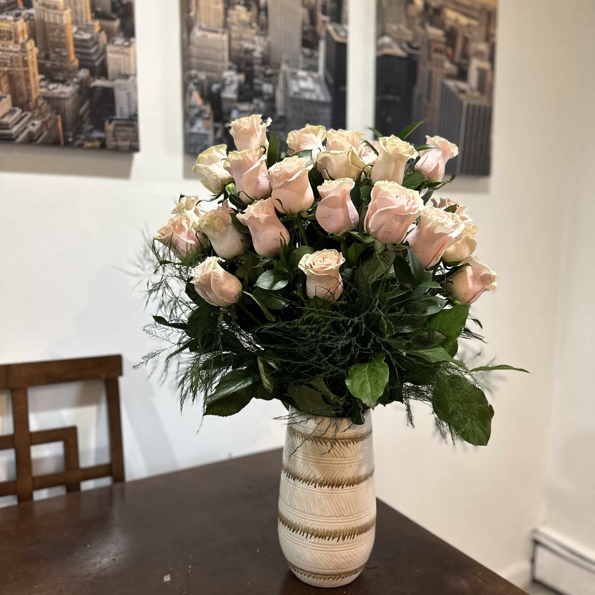 Pink Roses (pink mondial roses) puedes enviar este hermoso arreglo con 25, photo 4 of 4
