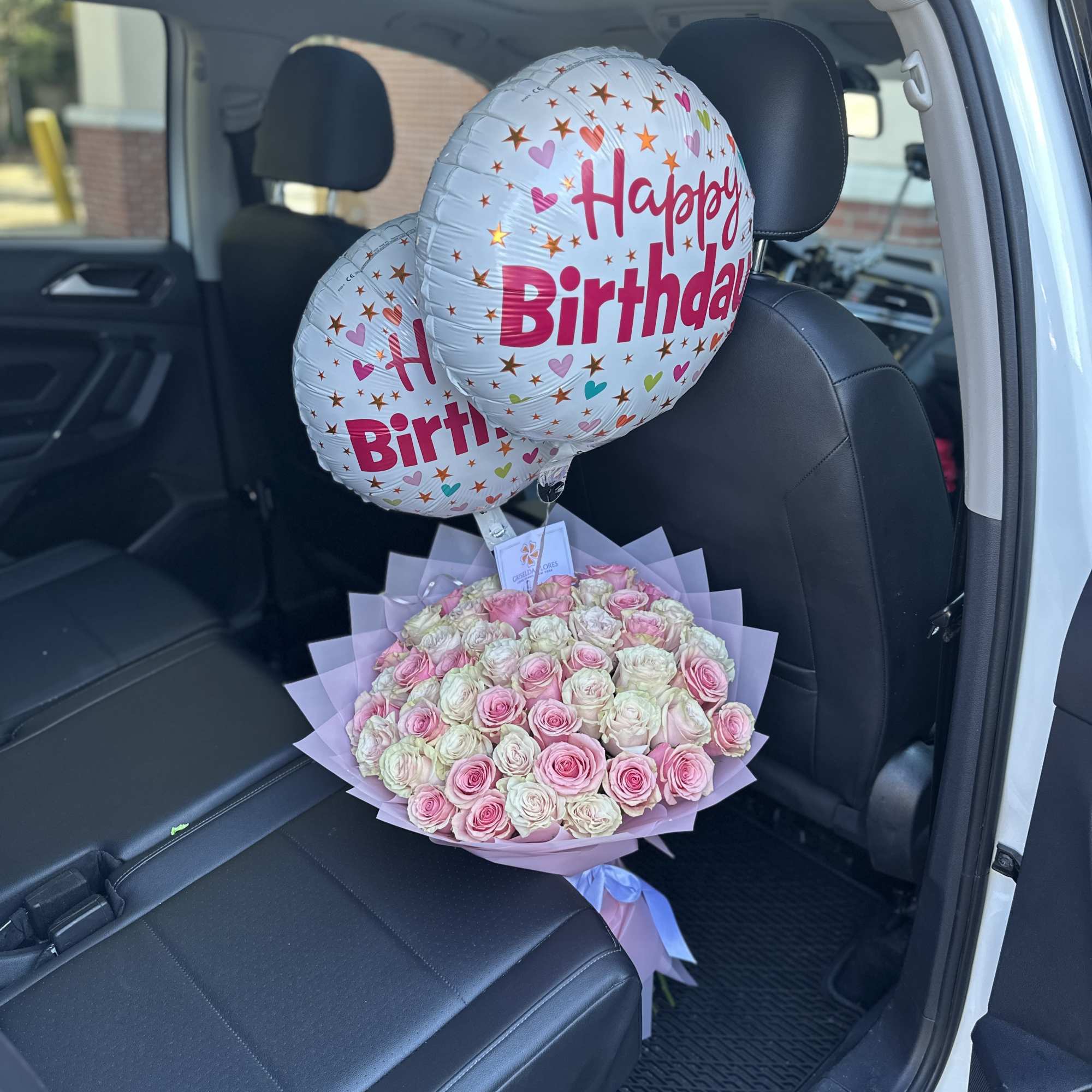 Este es un hermoso Ramo de 50 rosas para cumplea&ntilde;os que se, photo 2 of 3