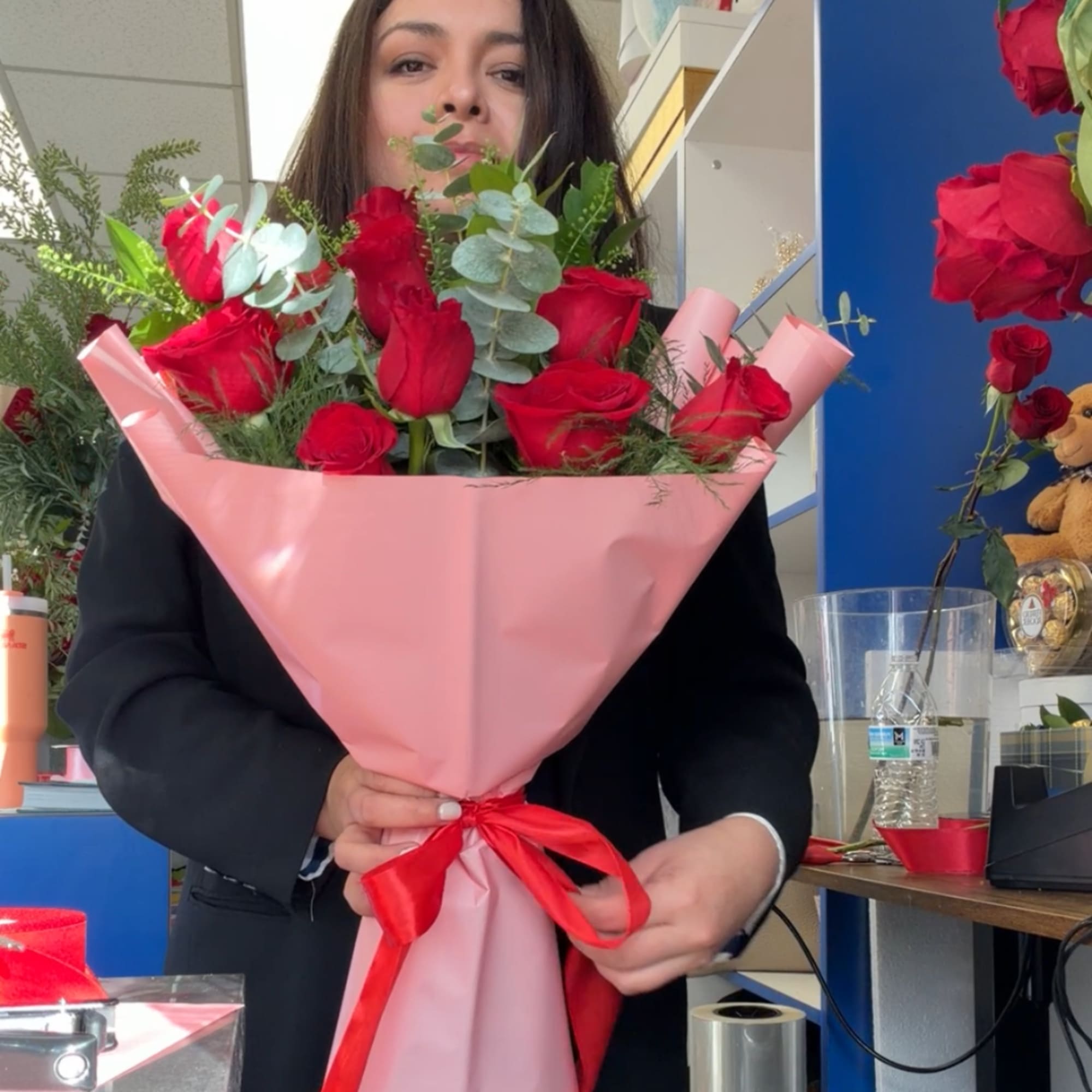 Ramo de 12 rosas en Long Island New York, photo 3 of 3
