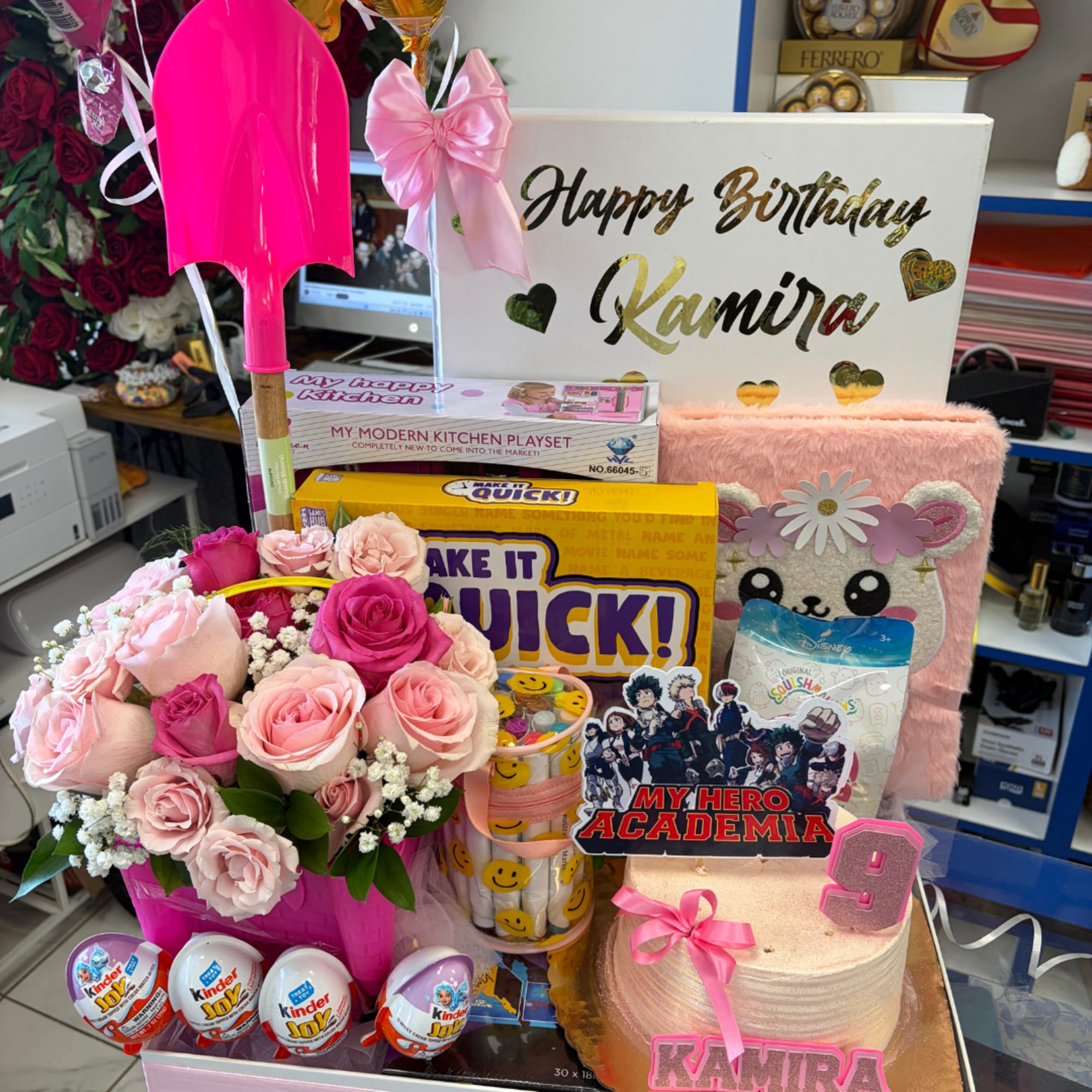 Este regalo incluye:
1 pastel peque&ntilde;o personalizado
1 arreglo de flores
1 set de globos
1, photo 4 of 4