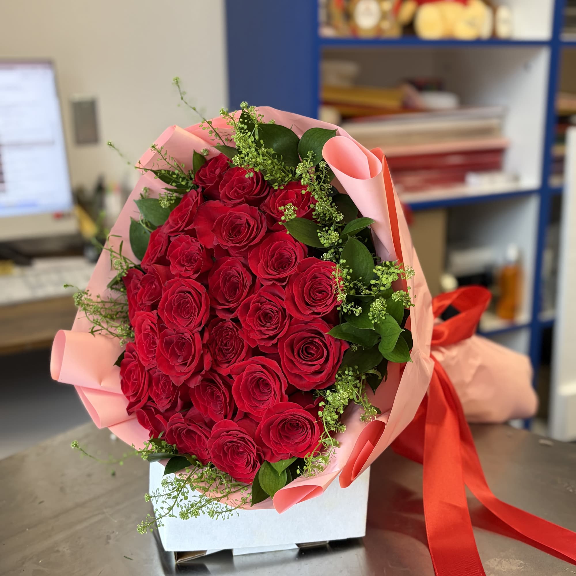 Ramo de 24 rosas para mam&aacute; en Long Island, New York, photo 4 of 4