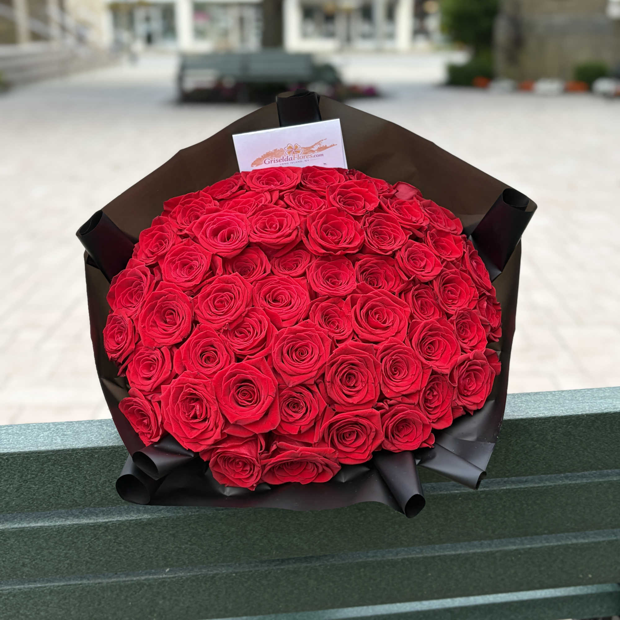 Ramo con 50 rosas con tallos de 60 a 70 centimetros de, photo 2 of 3