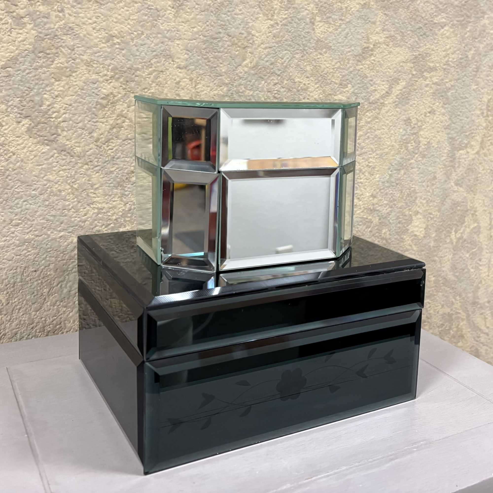 Elevate your vanity or gifting experience with our luxurious Princess House Glass, photo 2 of 3